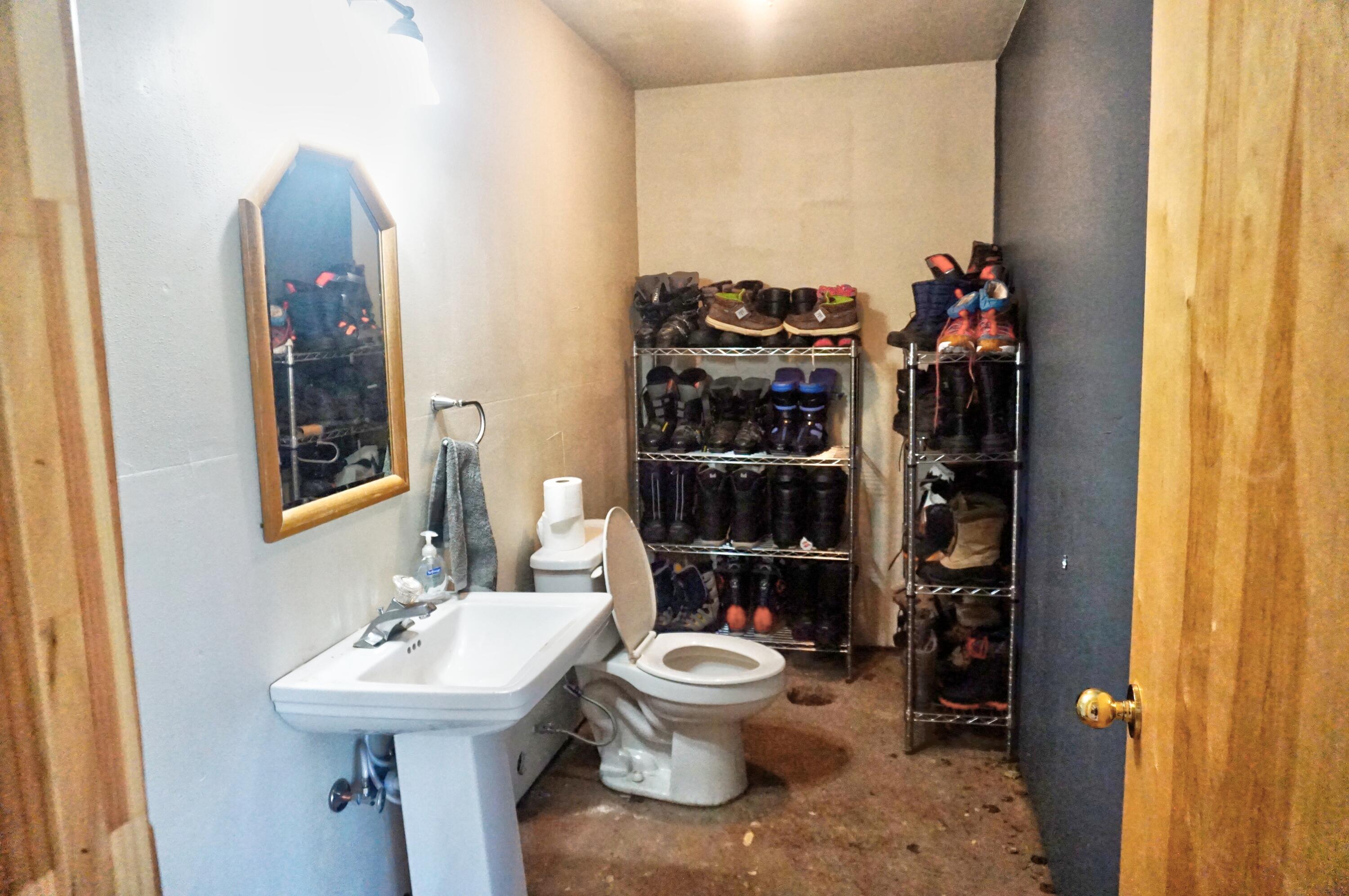 Brian Head, Utah, 84719, United States, 4 Bedrooms Bedrooms, ,3 BathroomsBathrooms,Residential,Active,1990609