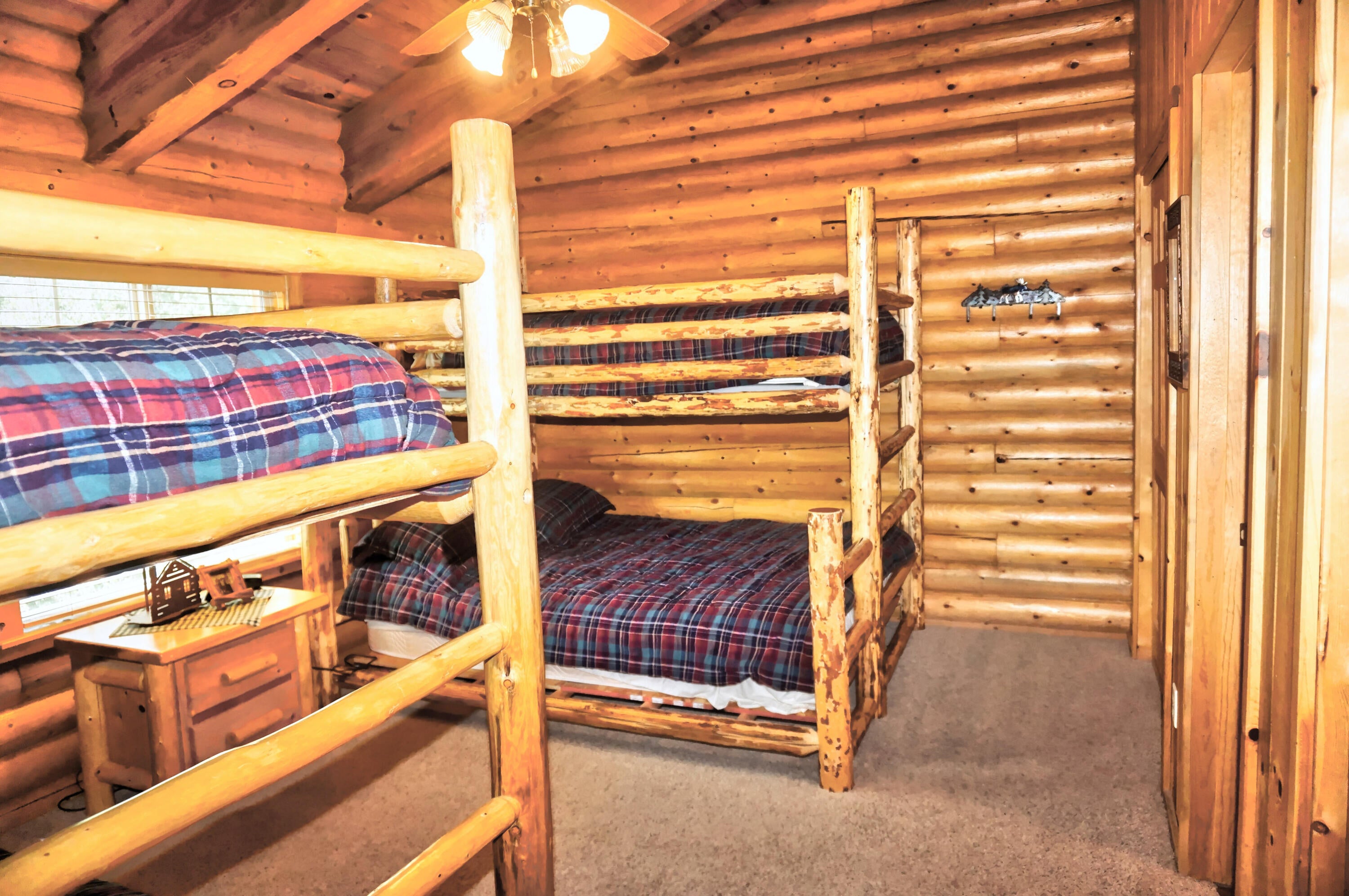 Brian Head, Utah, 84719, United States, 4 Bedrooms Bedrooms, ,3 BathroomsBathrooms,Residential,Active,1990609