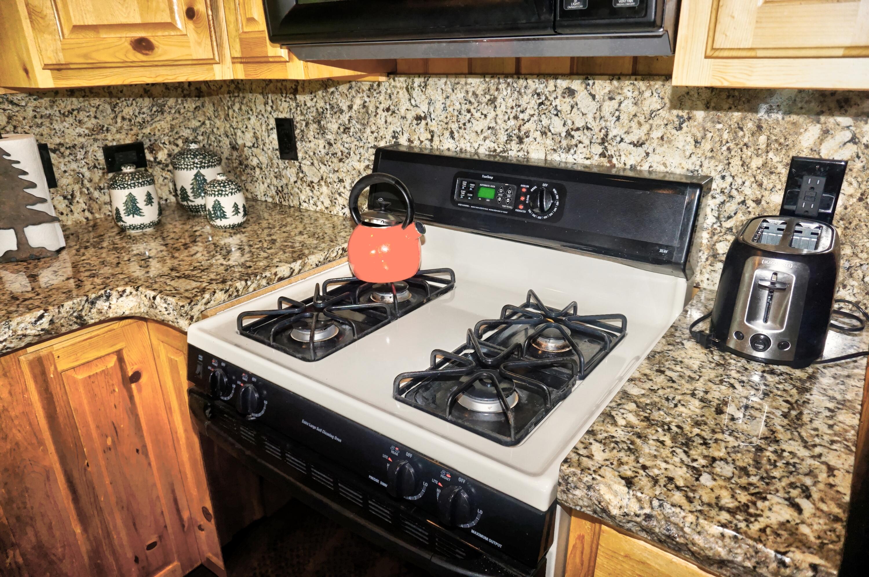 Brian Head, Utah, 84719, United States, 4 Bedrooms Bedrooms, ,3 BathroomsBathrooms,Residential,Active,1990609