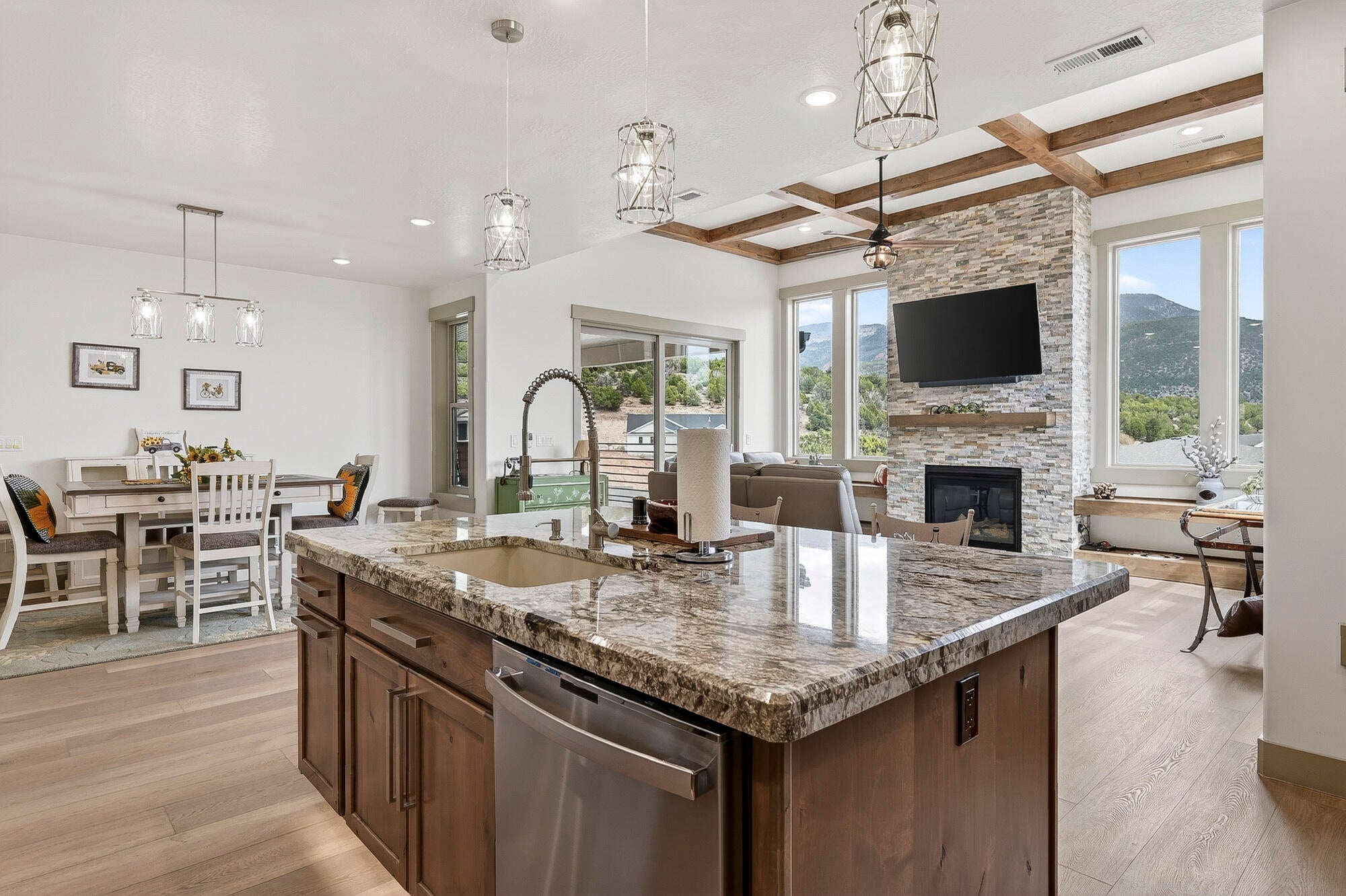 Cedar City, Utah, 84720, United States, 6 Bedrooms Bedrooms, ,4 BathroomsBathrooms,Residential,Active,2043845