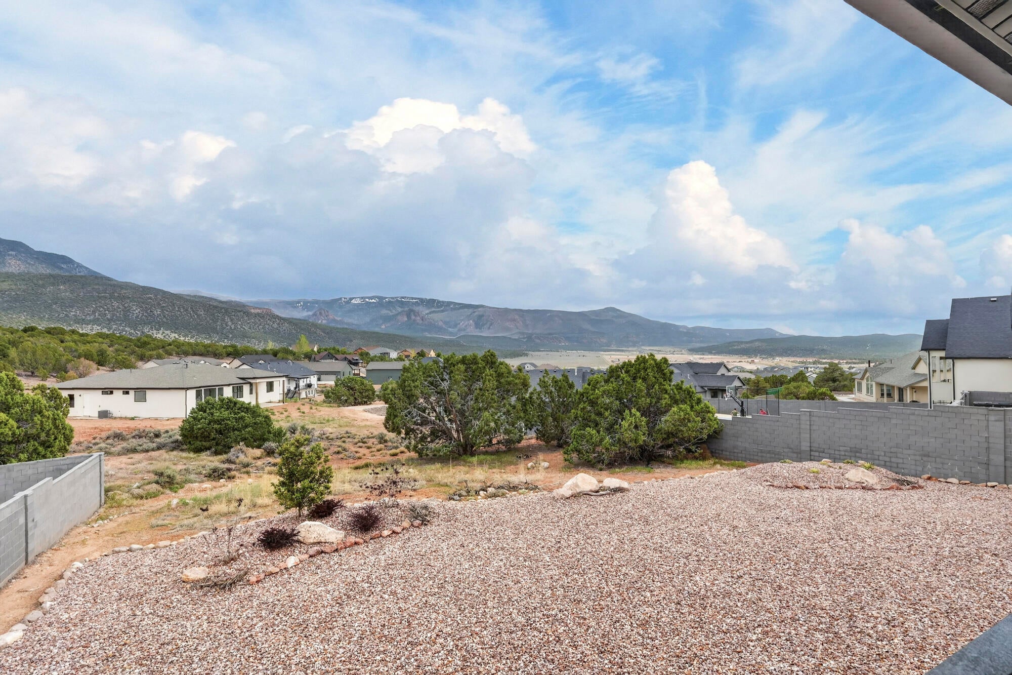 Cedar City, Utah, 84720, United States, 6 Bedrooms Bedrooms, ,4 BathroomsBathrooms,Residential,Active,2043845