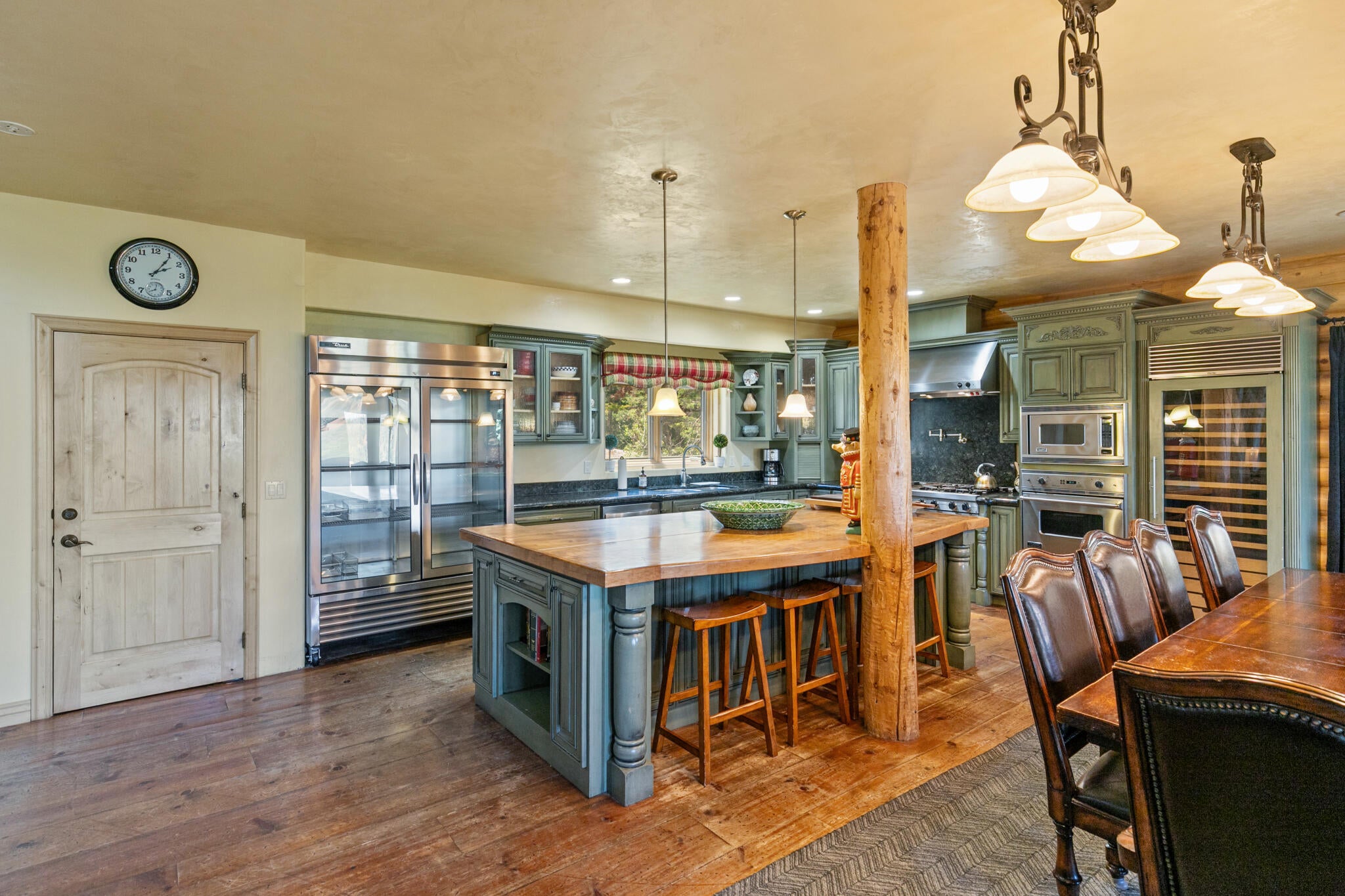 Brian Head, Utah, 84719, United States, 5 Bedrooms Bedrooms, ,4 BathroomsBathrooms,Residential,Active,1990611