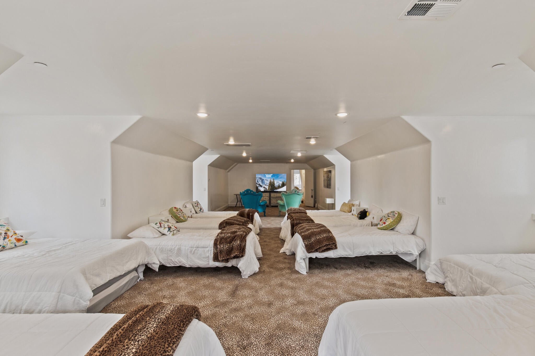 Brian Head, Utah, 84719, United States, 11 Bedrooms Bedrooms, ,8 BathroomsBathrooms,Residential,Active,2044561