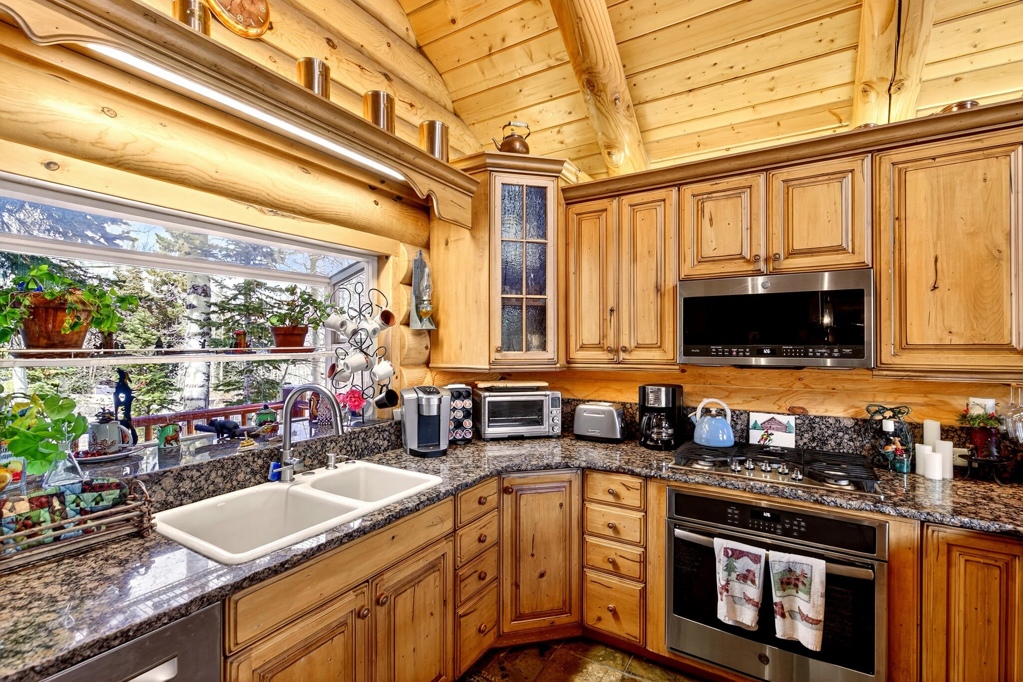 Brian Head, Utah, 84719, United States, 3 Bedrooms Bedrooms, ,3 BathroomsBathrooms,Residential,Active,1990678