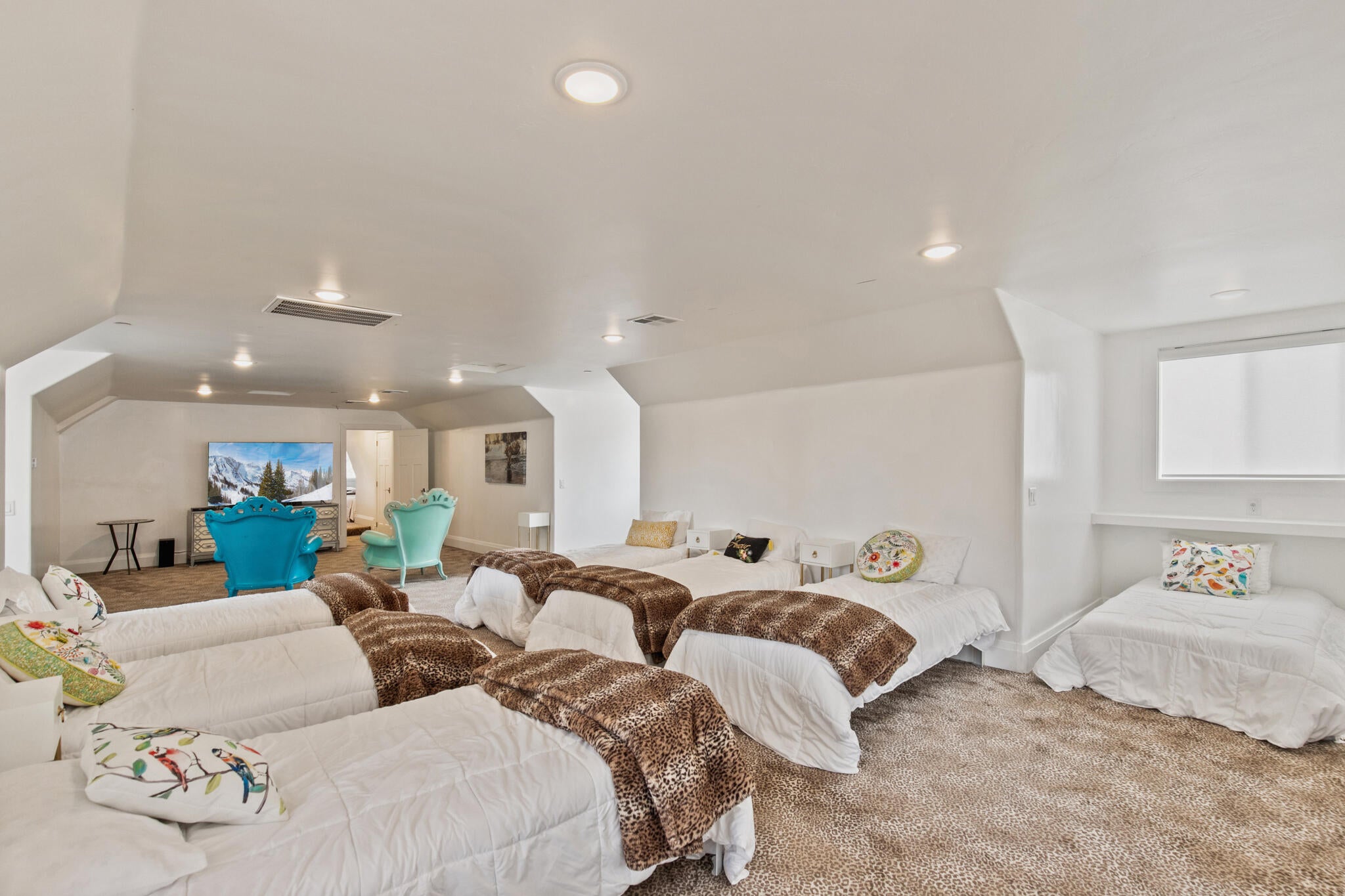 Brian Head, Utah, 84719, United States, 11 Bedrooms Bedrooms, ,8 BathroomsBathrooms,Residential,Active,2044561