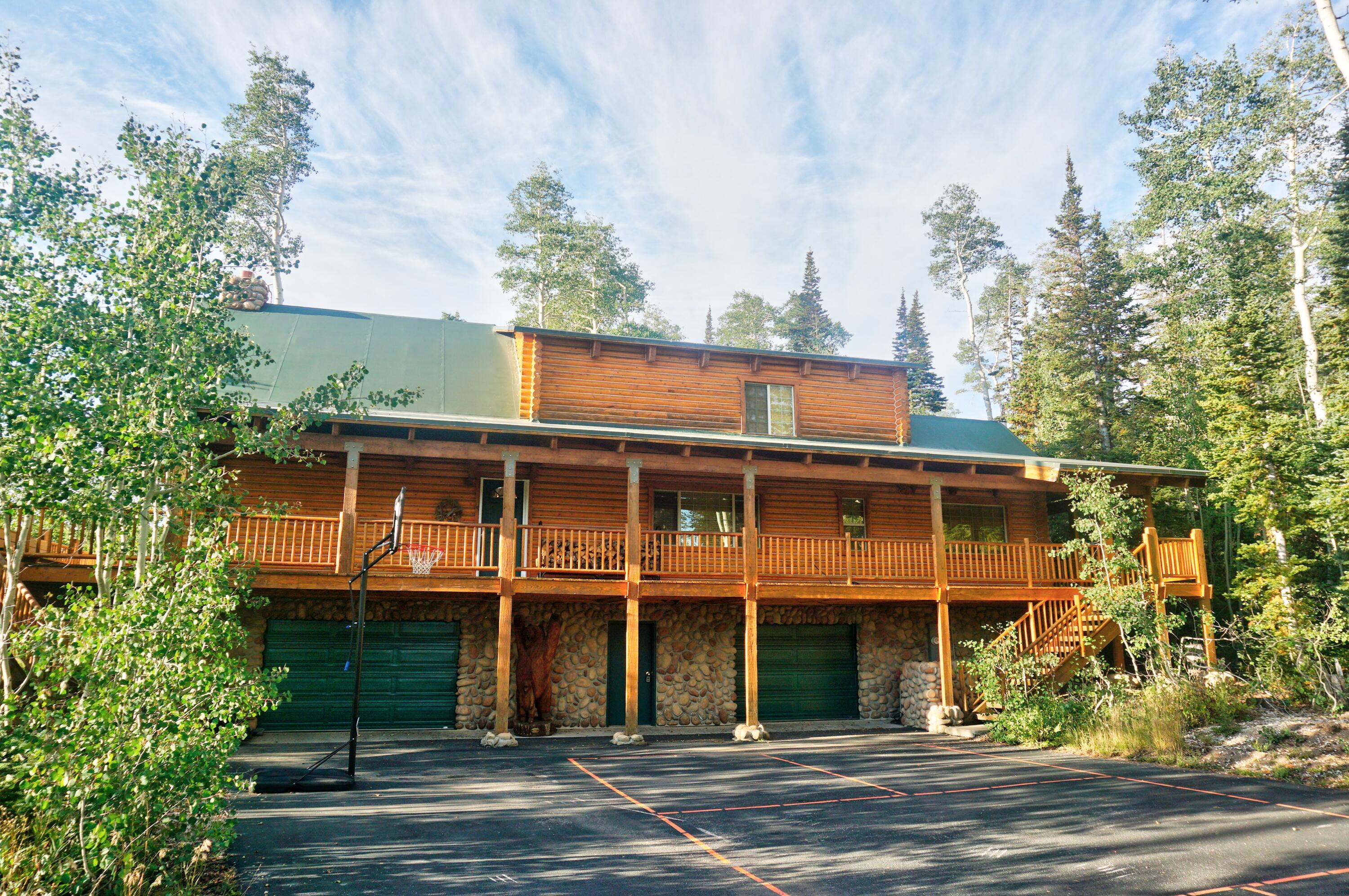 Brian Head, Utah, 84719, United States, 4 Bedrooms Bedrooms, ,3 BathroomsBathrooms,Residential,Active,1990609