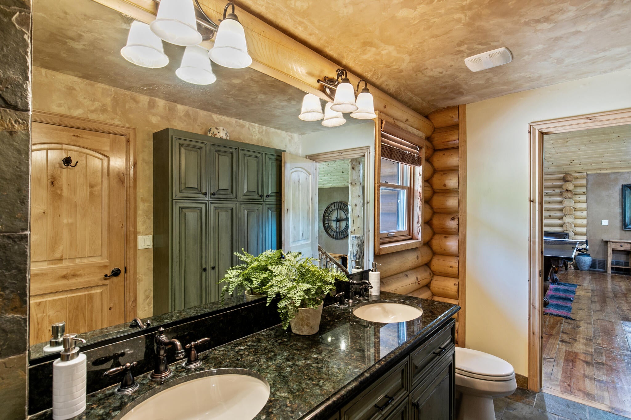 Brian Head, Utah, 84719, United States, 5 Bedrooms Bedrooms, ,4 BathroomsBathrooms,Residential,Active,1990611