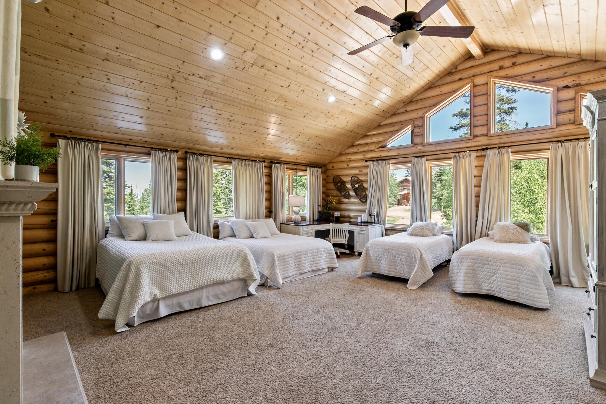 Brian Head, Utah, 84719, United States, 5 Bedrooms Bedrooms, ,4 BathroomsBathrooms,Residential,Active,1990611