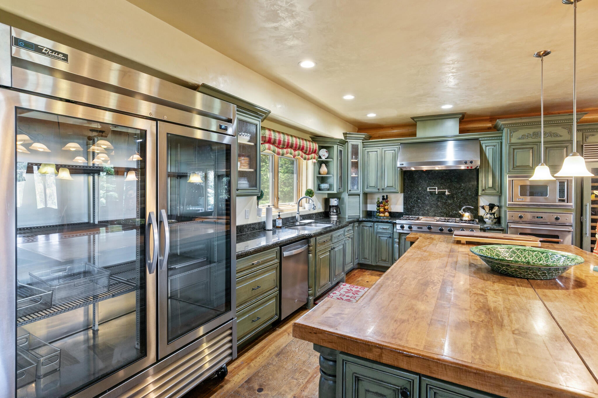 Brian Head, Utah, 84719, United States, 5 Bedrooms Bedrooms, ,4 BathroomsBathrooms,Residential,Active,1990611