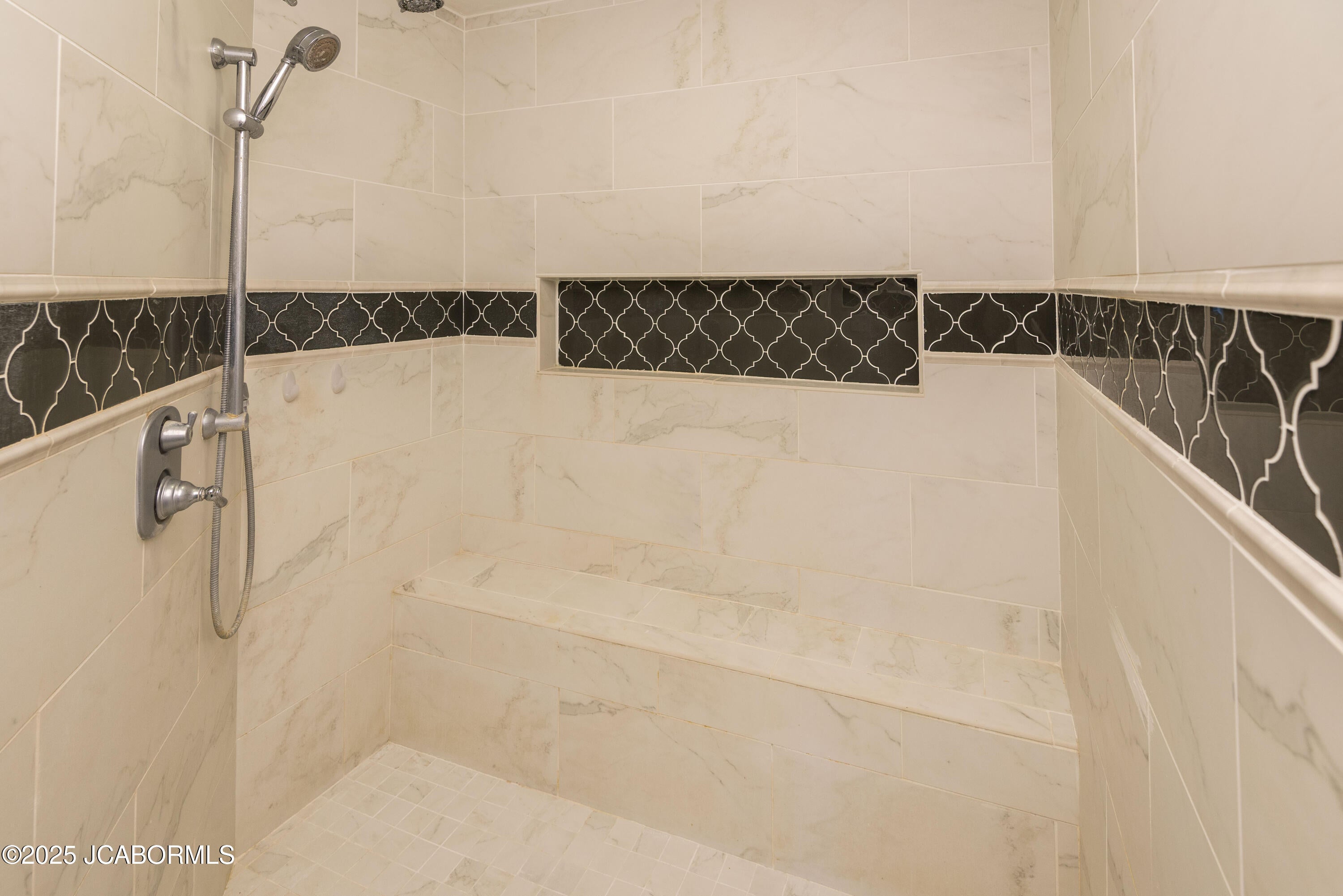 Jefferson City, Missouri, 65109, United States, 4 Bedrooms Bedrooms, ,4 BathroomsBathrooms,Residential,Active,1990026