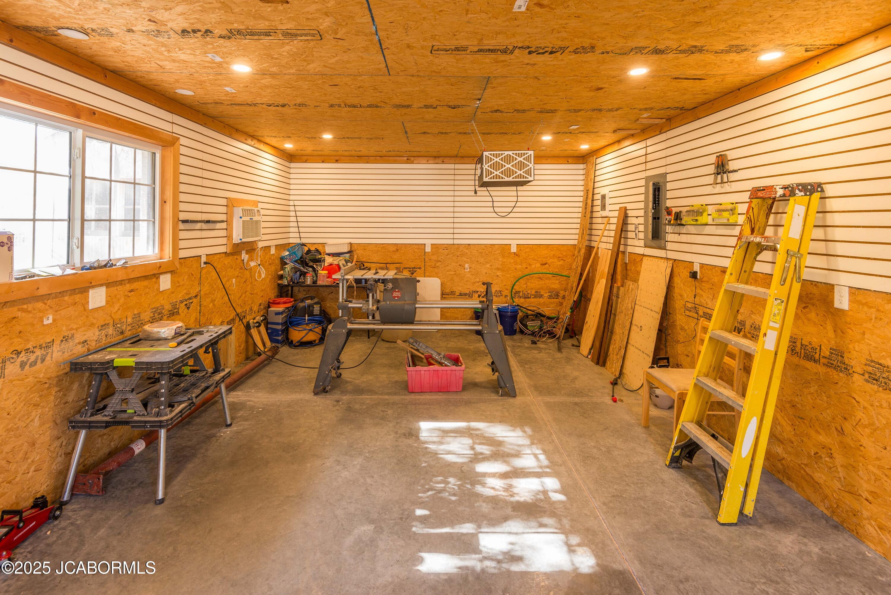 Jefferson City, Missouri, 65109, United States, 4 Bedrooms Bedrooms, ,4 BathroomsBathrooms,Residential,Active,1990026