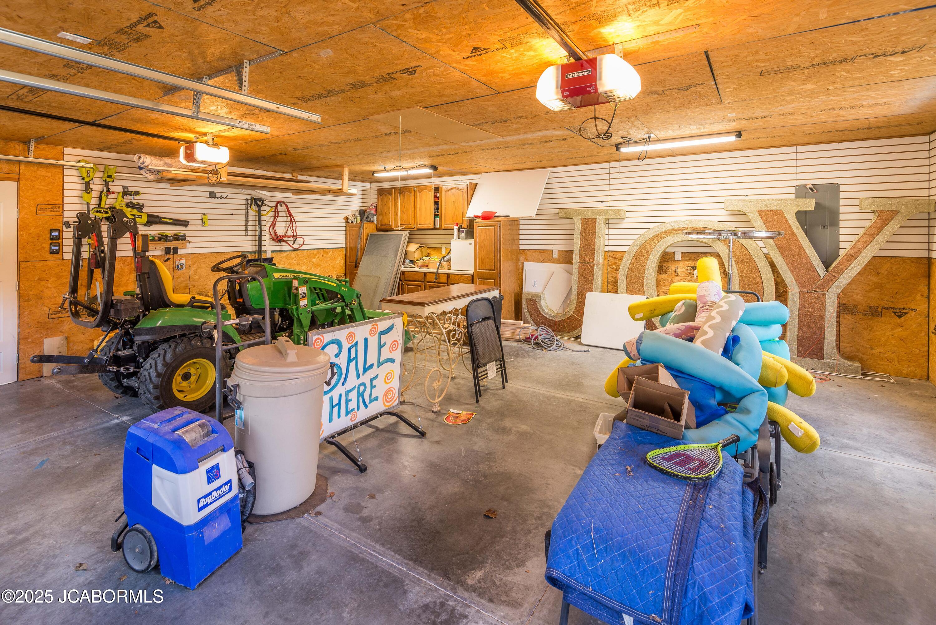 Jefferson City, Missouri, 65109, United States, 4 Bedrooms Bedrooms, ,4 BathroomsBathrooms,Residential,Active,1990026