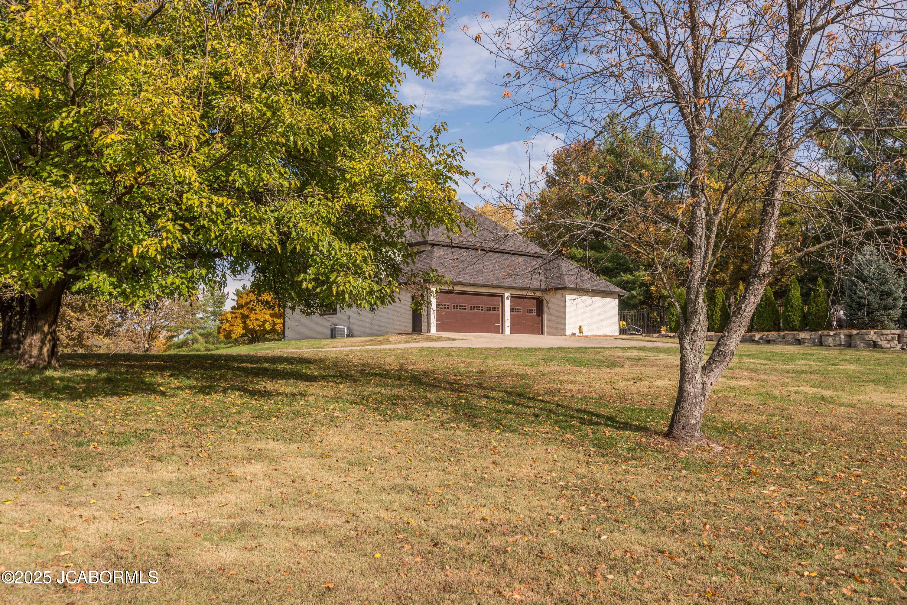 Jefferson City, Missouri, 65109, United States, 4 Bedrooms Bedrooms, ,4 BathroomsBathrooms,Residential,Active,1990026