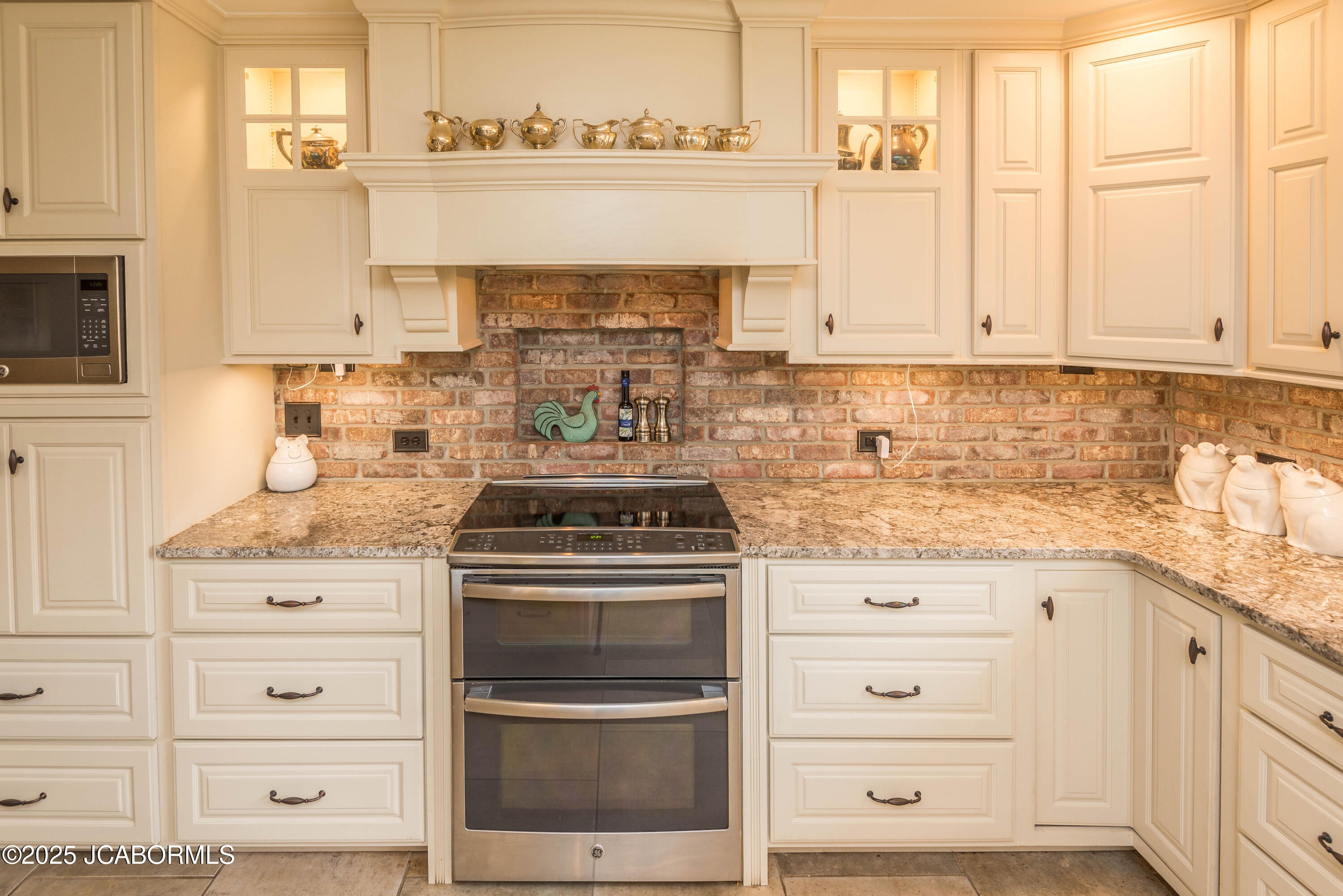 Jefferson City, Missouri, 65109, United States, 4 Bedrooms Bedrooms, ,4 BathroomsBathrooms,Residential,Active,1990026