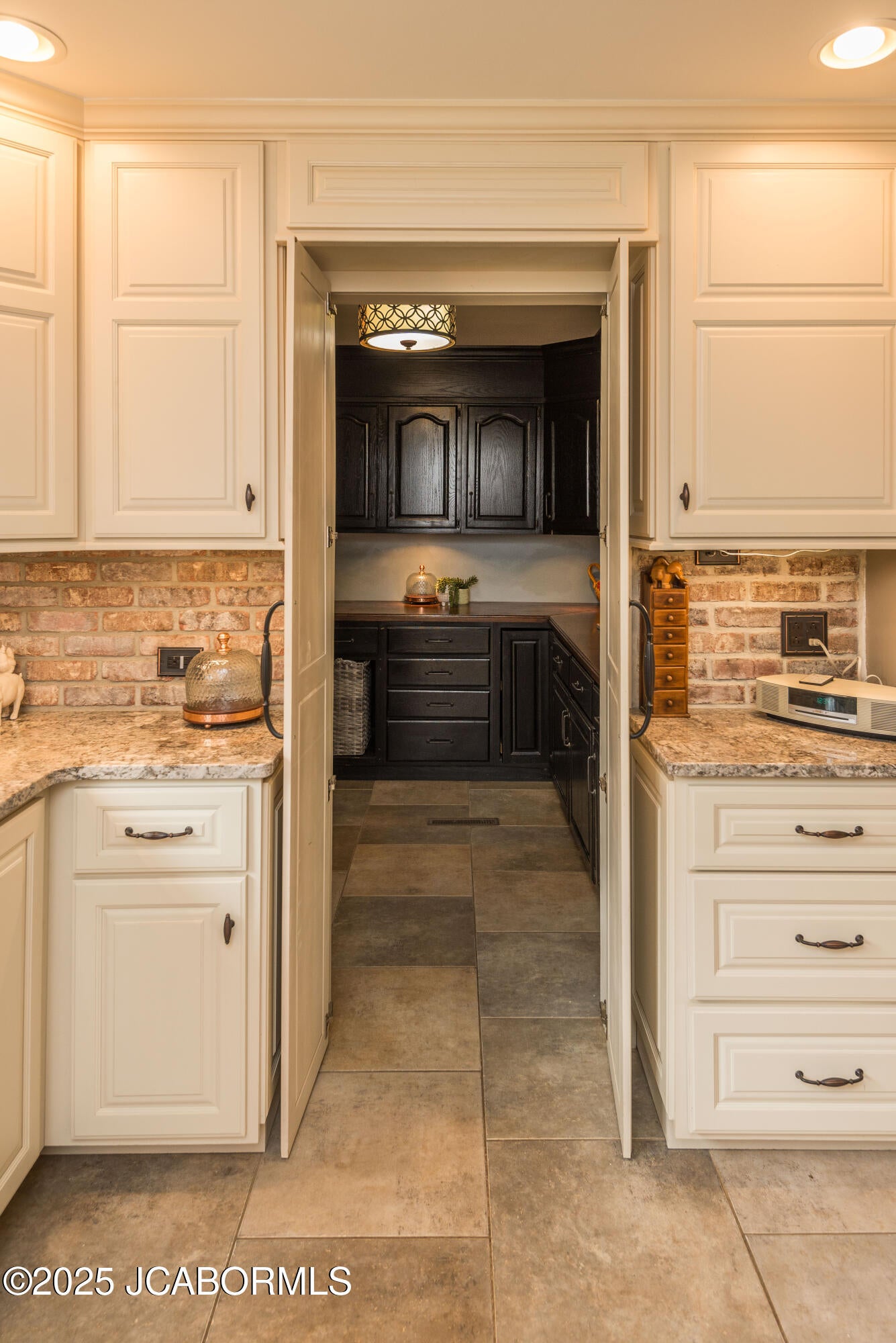 Jefferson City, Missouri, 65109, United States, 4 Bedrooms Bedrooms, ,4 BathroomsBathrooms,Residential,Active,1990026