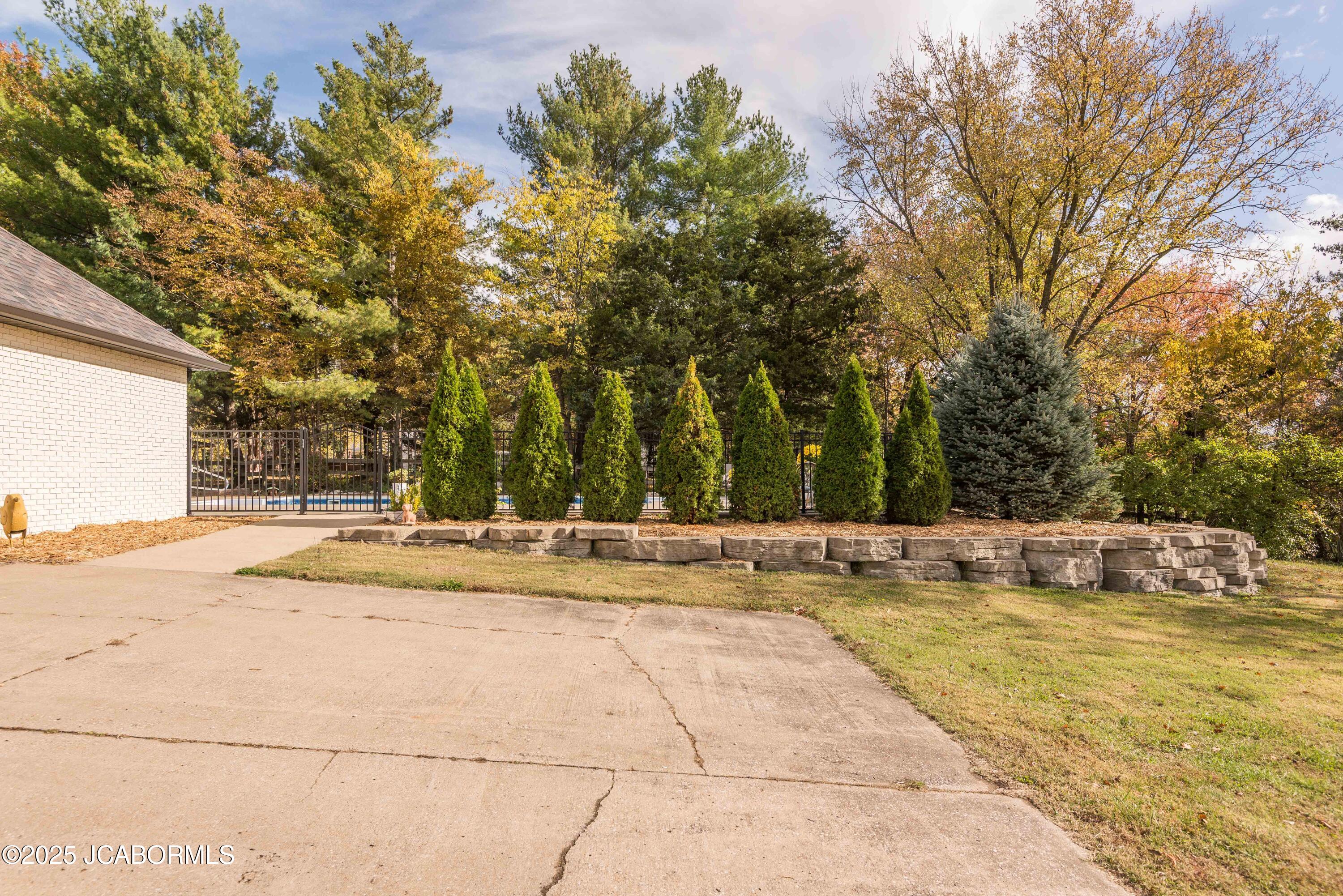 Jefferson City, Missouri, 65109, United States, 4 Bedrooms Bedrooms, ,4 BathroomsBathrooms,Residential,Active,1990026