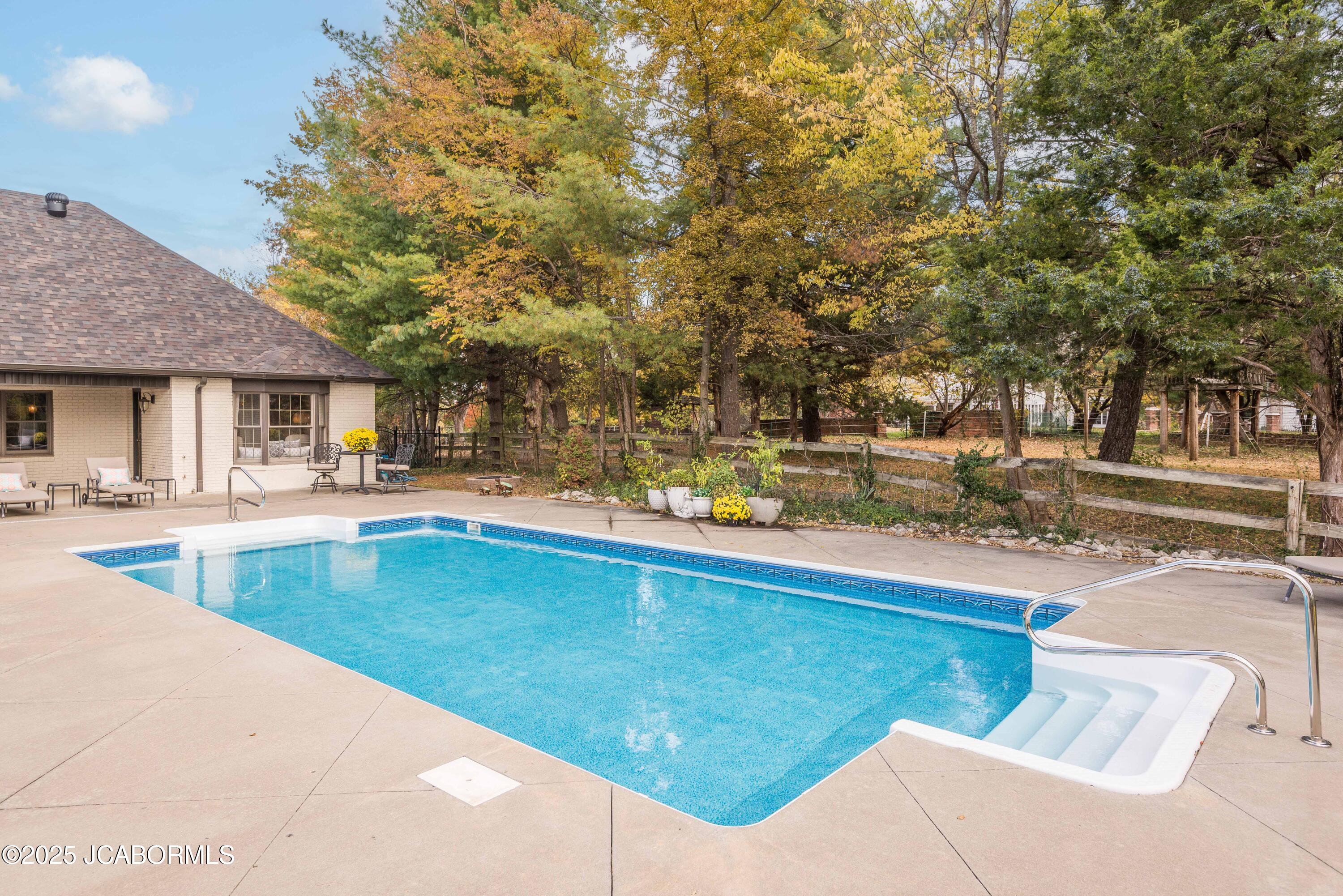 Jefferson City, Missouri, 65109, United States, 4 Bedrooms Bedrooms, ,4 BathroomsBathrooms,Residential,Active,1990026