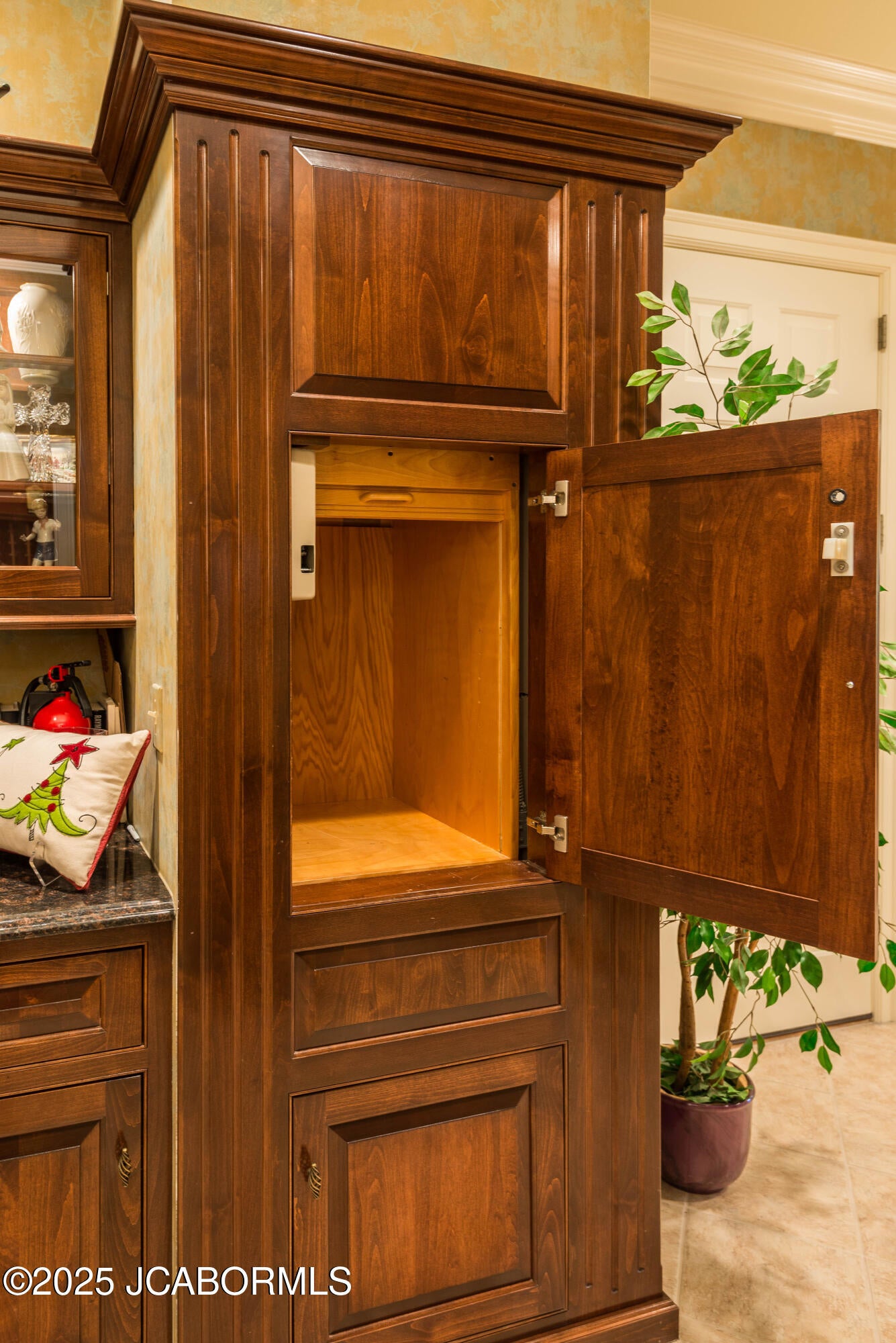 Jefferson City, Missouri, 65109, United States, 4 Bedrooms Bedrooms, ,5 BathroomsBathrooms,Residential,Active,1954411