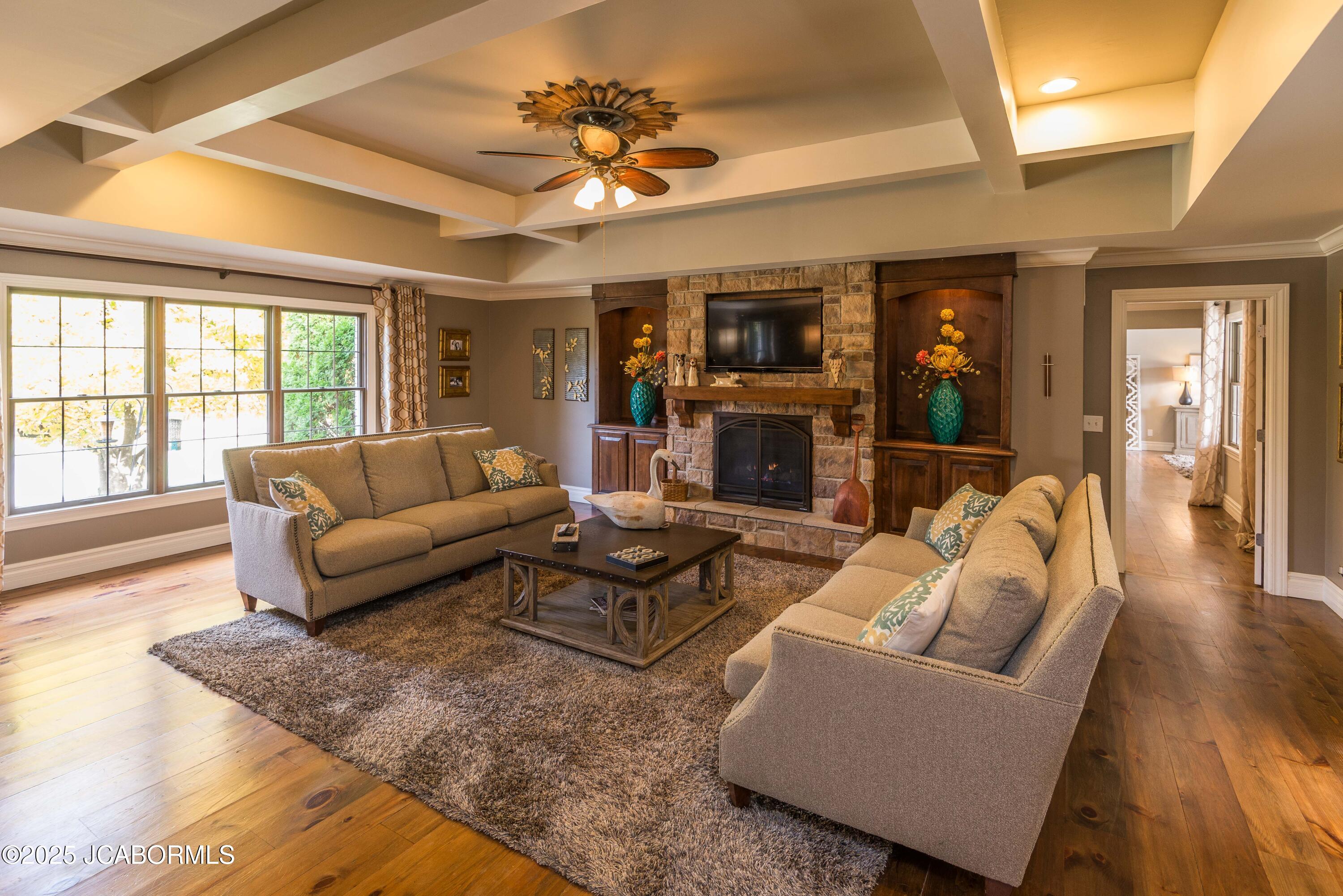 Jefferson City, Missouri, 65109, United States, 4 Bedrooms Bedrooms, ,4 BathroomsBathrooms,Residential,Active,1990026