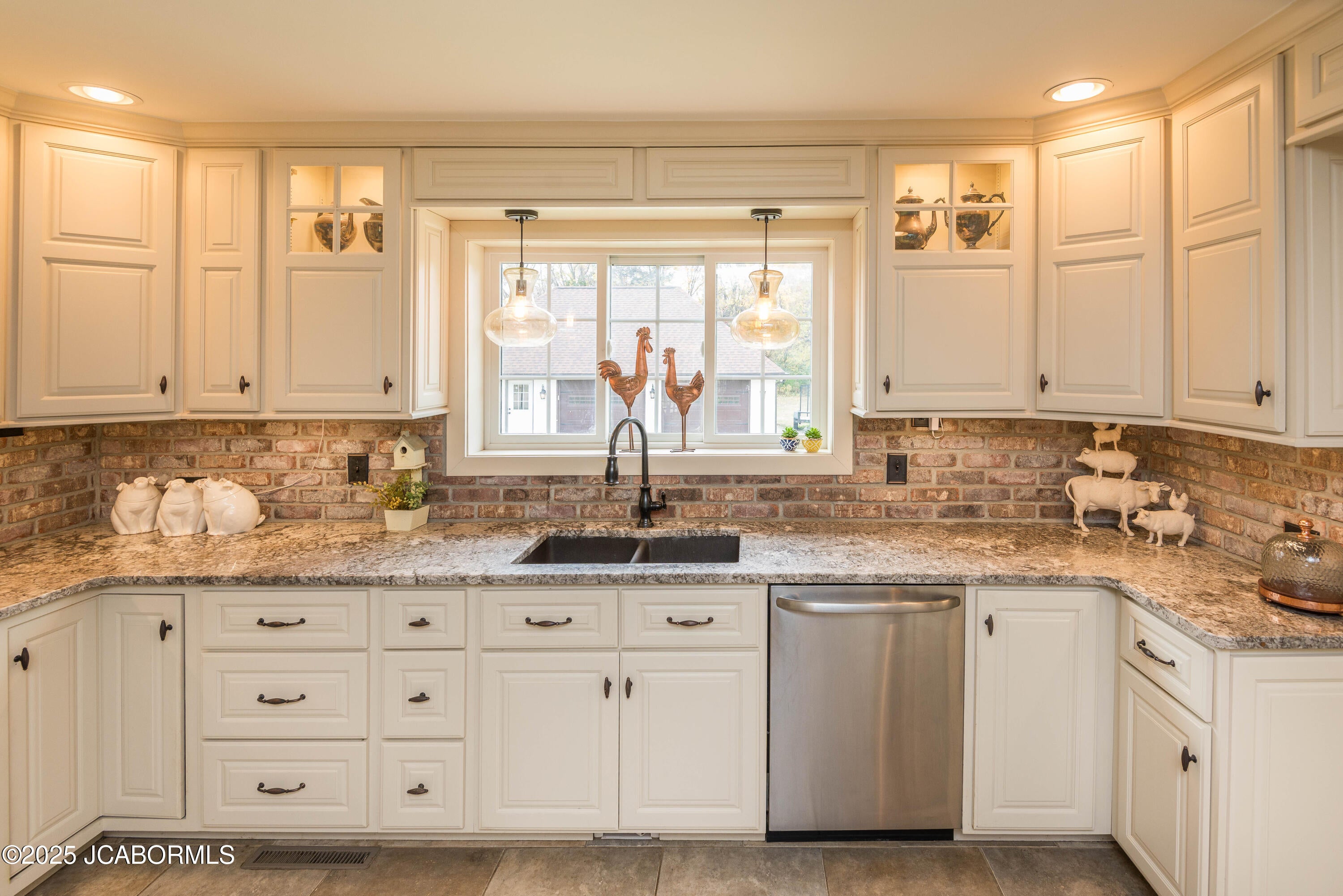 Jefferson City, Missouri, 65109, United States, 4 Bedrooms Bedrooms, ,4 BathroomsBathrooms,Residential,Active,1990026