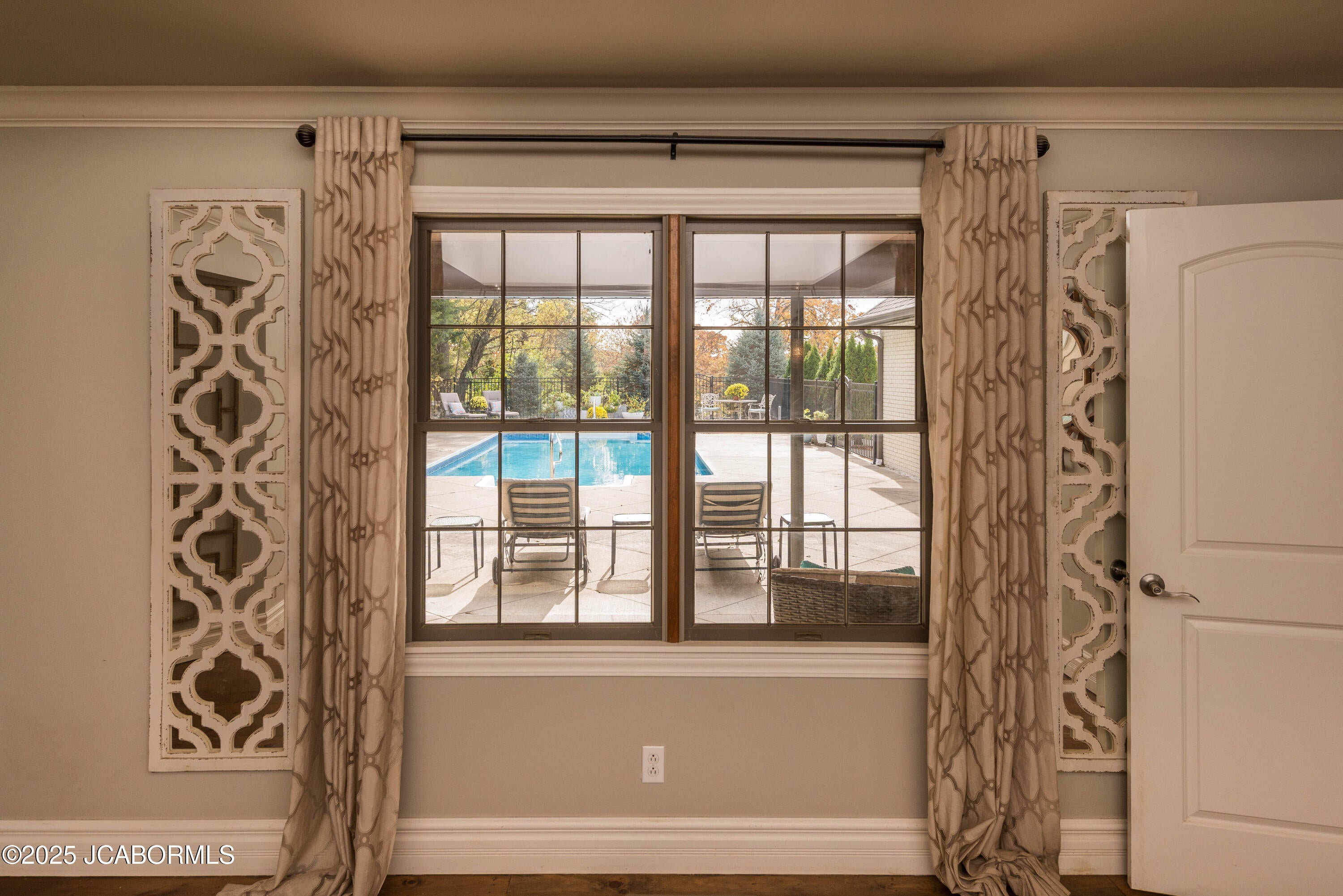 Jefferson City, Missouri, 65109, United States, 4 Bedrooms Bedrooms, ,4 BathroomsBathrooms,Residential,Active,1990026