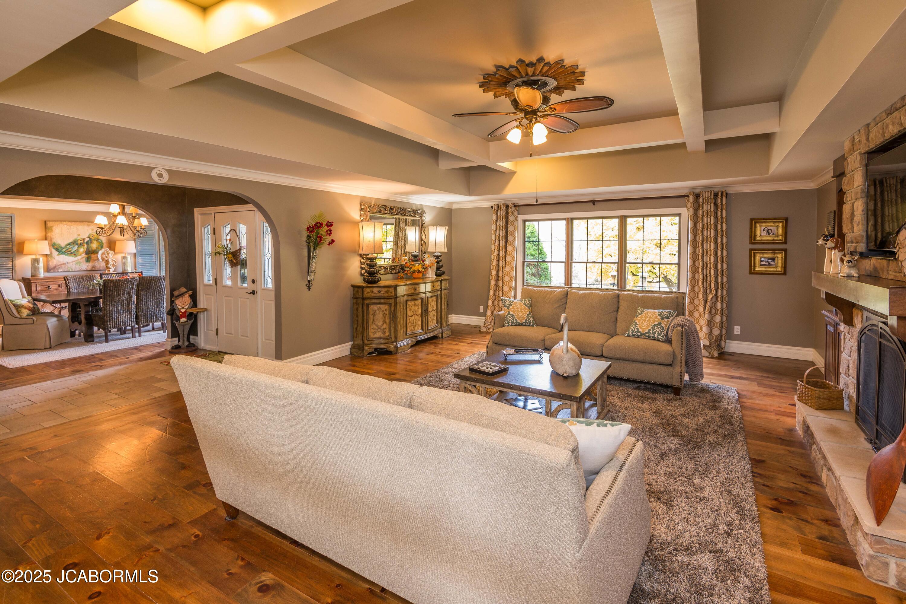 Jefferson City, Missouri, 65109, United States, 4 Bedrooms Bedrooms, ,4 BathroomsBathrooms,Residential,Active,1990026