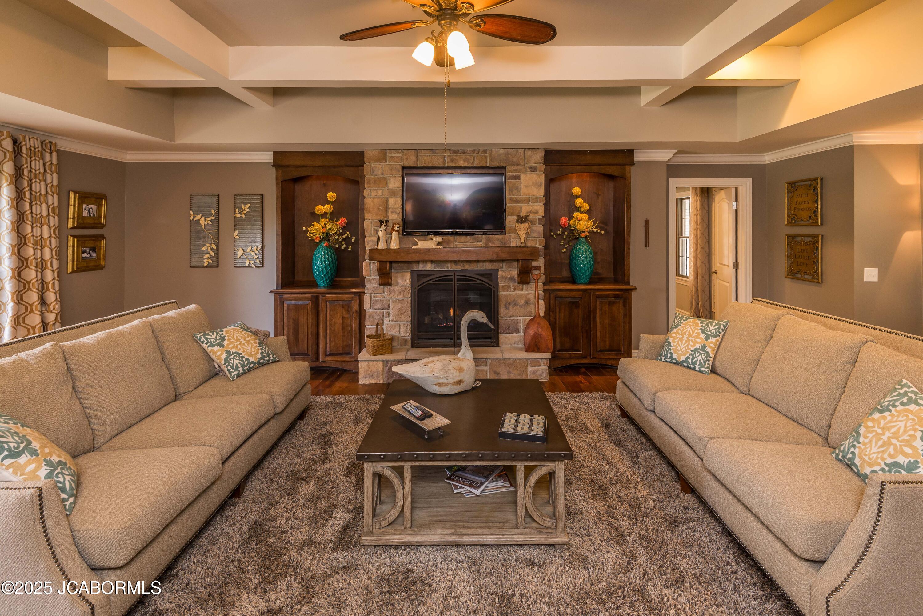 Jefferson City, Missouri, 65109, United States, 4 Bedrooms Bedrooms, ,4 BathroomsBathrooms,Residential,Active,1990026