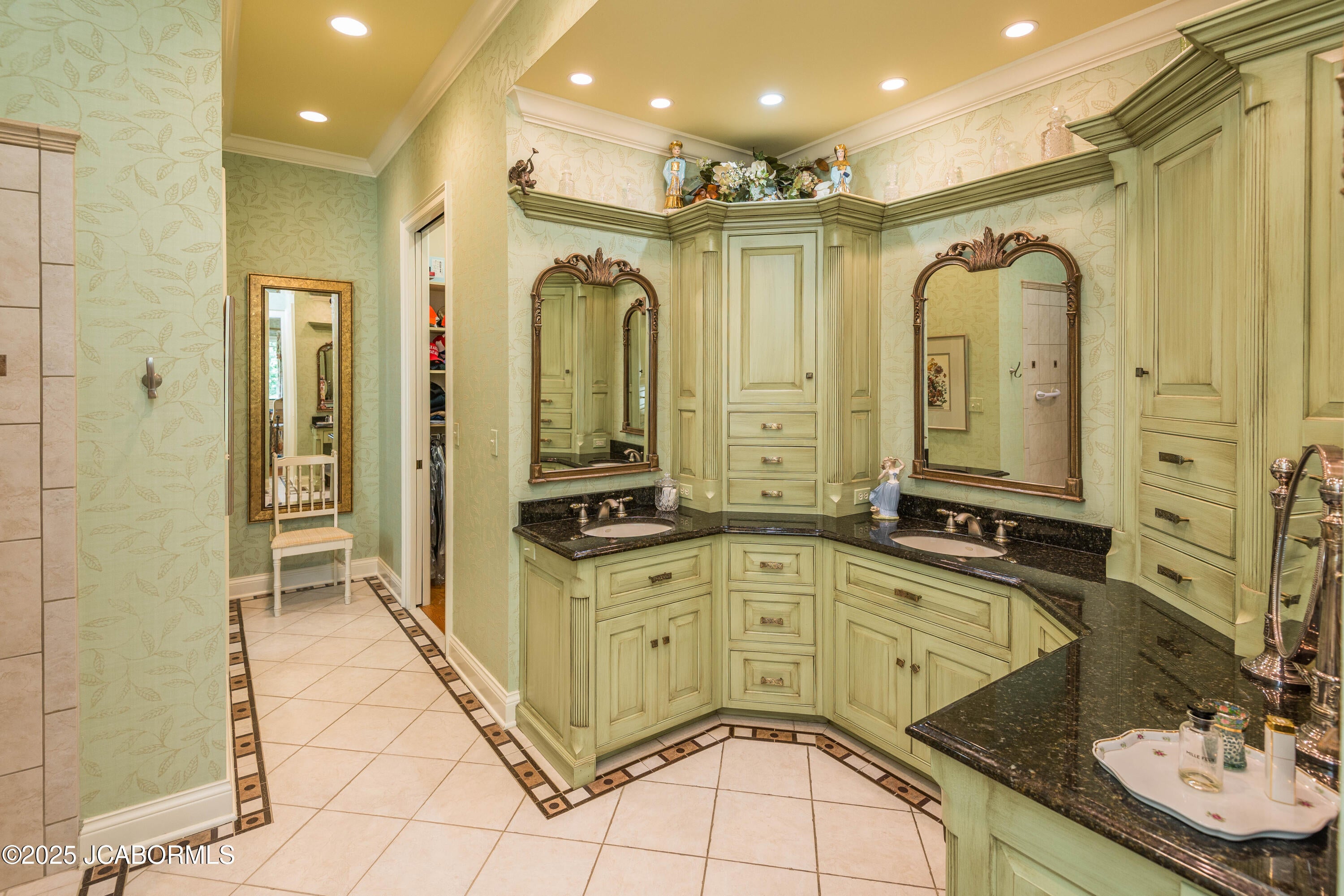 Jefferson City, Missouri, 65109, United States, 4 Bedrooms Bedrooms, ,5 BathroomsBathrooms,Residential,Active,1954411