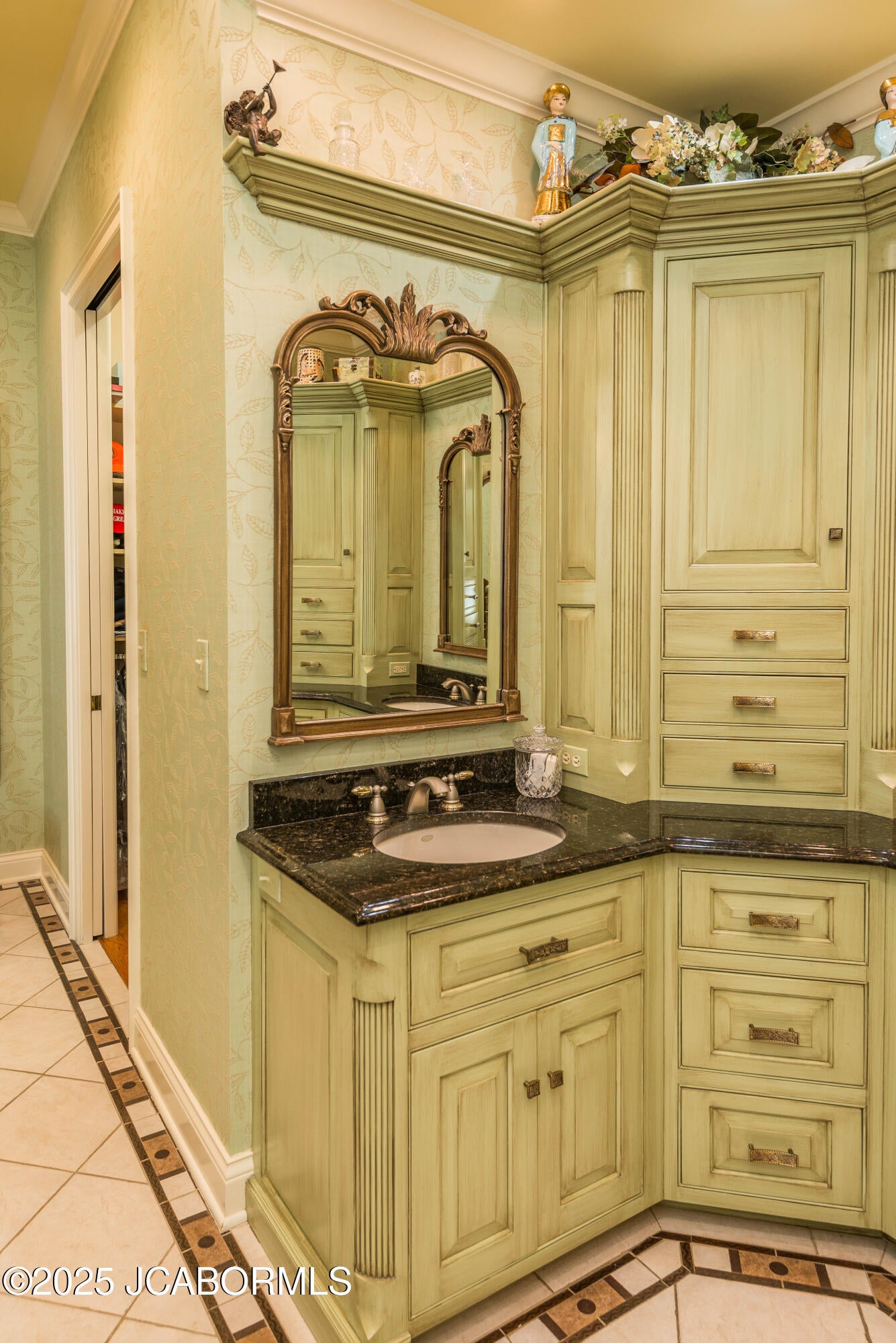 Jefferson City, Missouri, 65109, United States, 4 Bedrooms Bedrooms, ,5 BathroomsBathrooms,Residential,Active,1954411