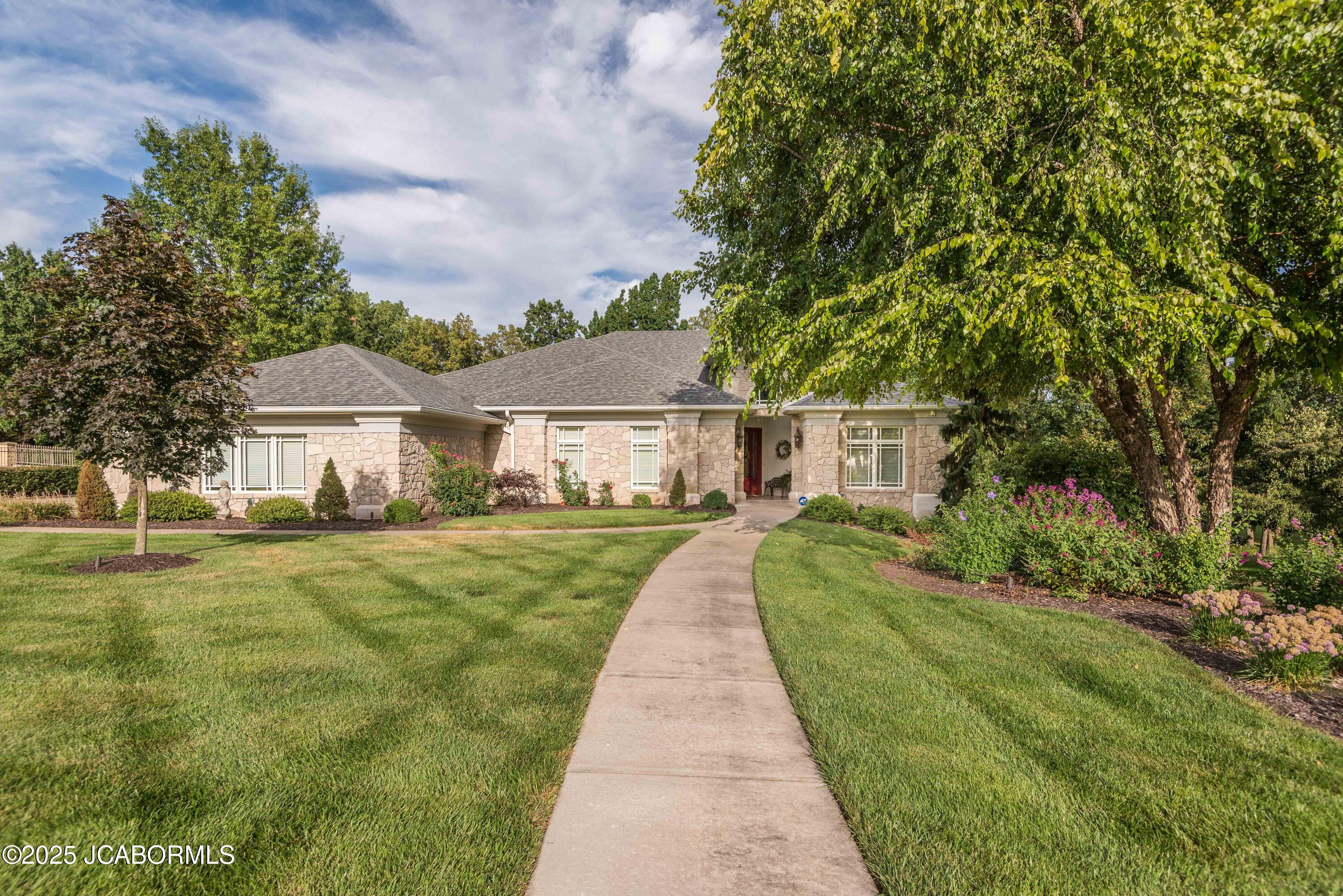 Jefferson City, Missouri, 65109, United States, 4 Bedrooms Bedrooms, ,5 BathroomsBathrooms,Residential,Active,1954411