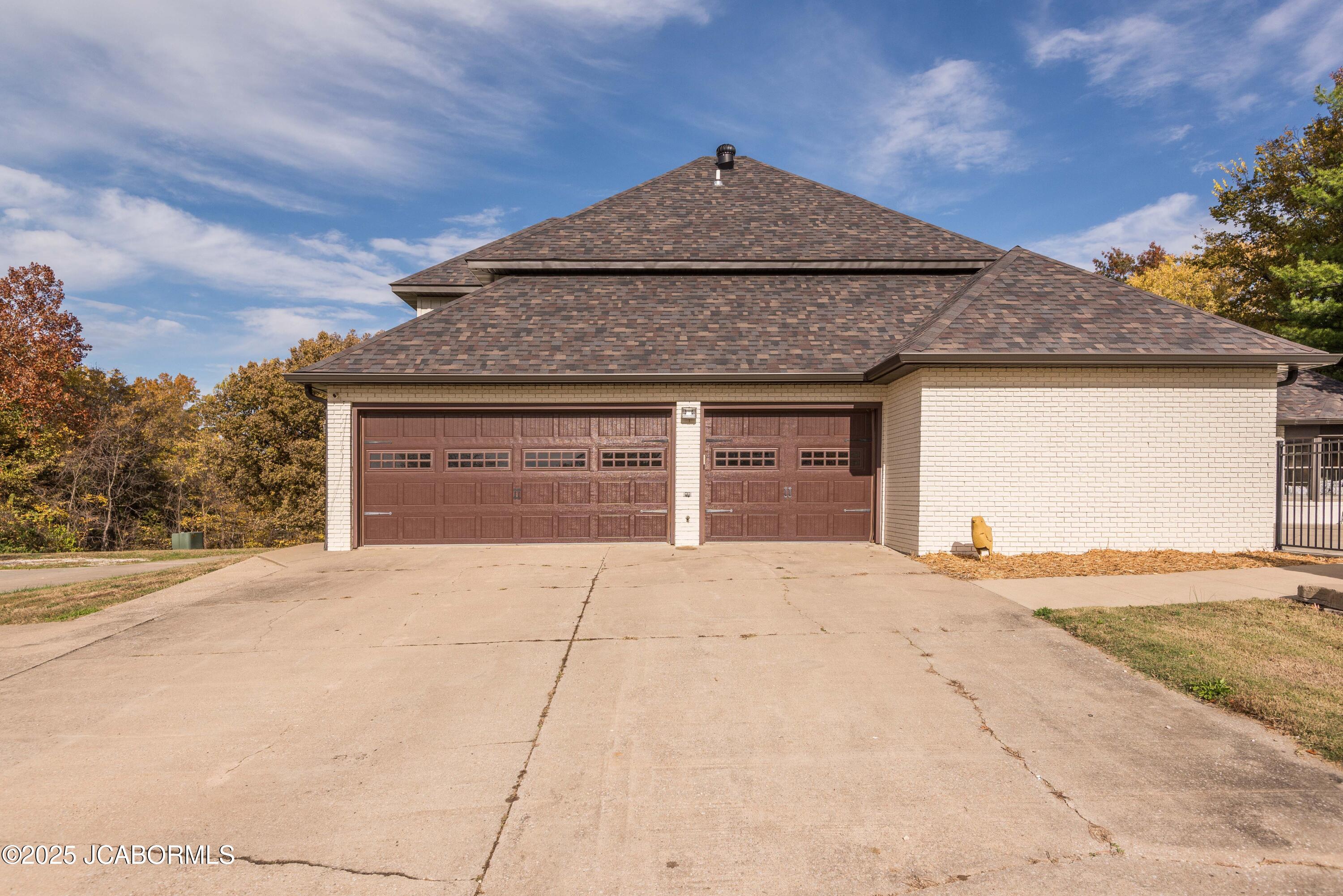 Jefferson City, Missouri, 65109, United States, 4 Bedrooms Bedrooms, ,4 BathroomsBathrooms,Residential,Active,1990026