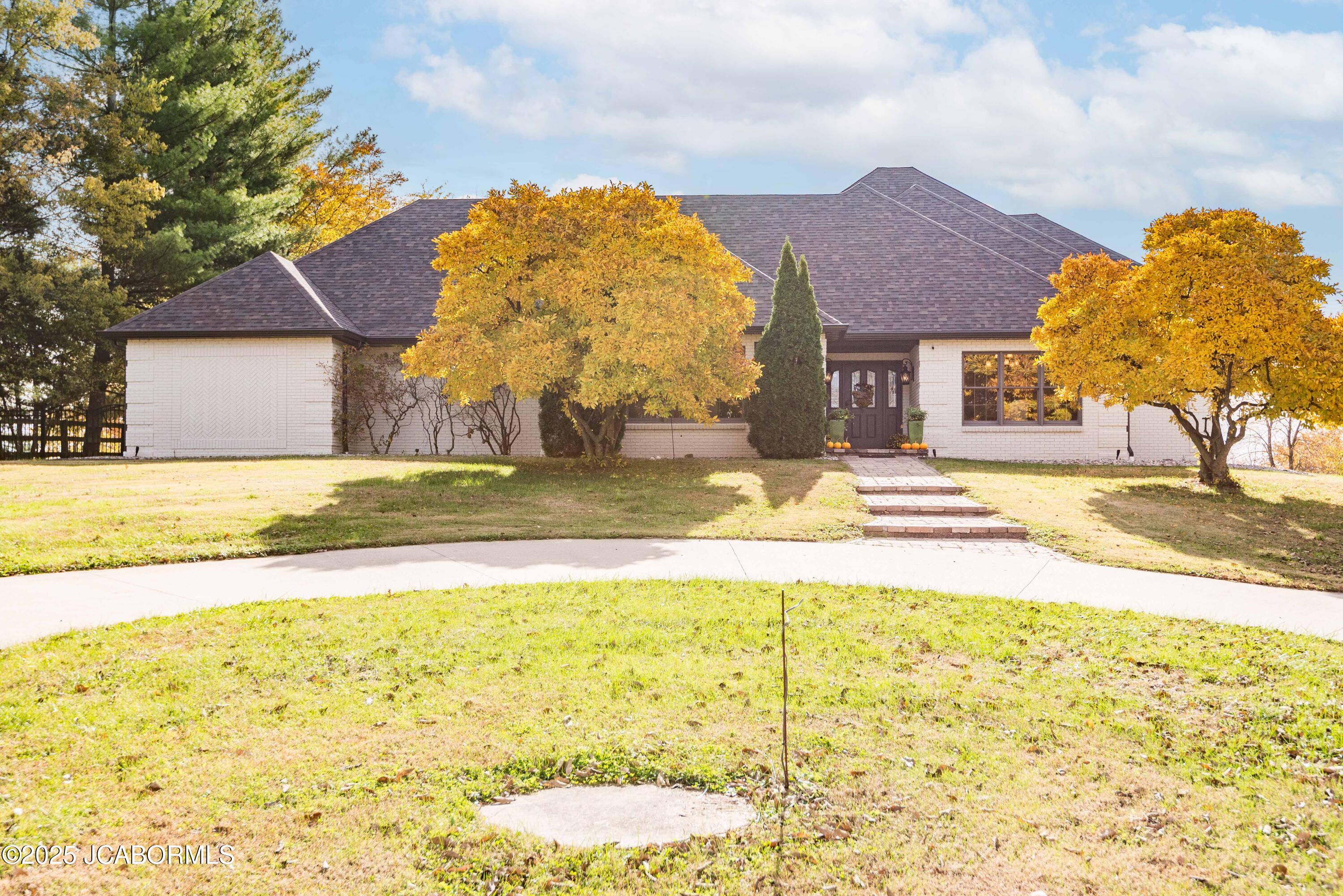 Jefferson City, Missouri, 65109, United States, 4 Bedrooms Bedrooms, ,4 BathroomsBathrooms,Residential,Active,1990026