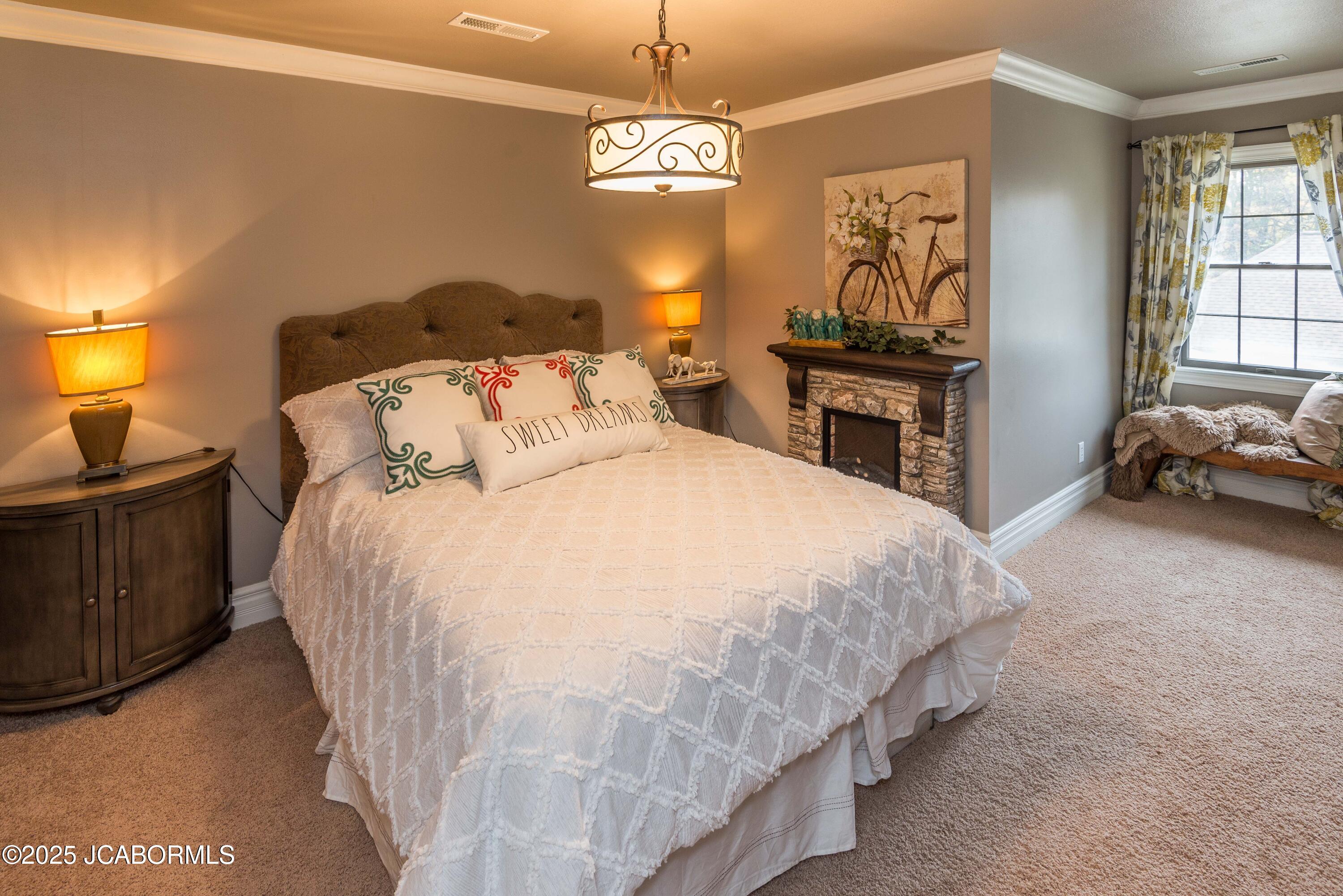 Jefferson City, Missouri, 65109, United States, 4 Bedrooms Bedrooms, ,4 BathroomsBathrooms,Residential,Active,1990026