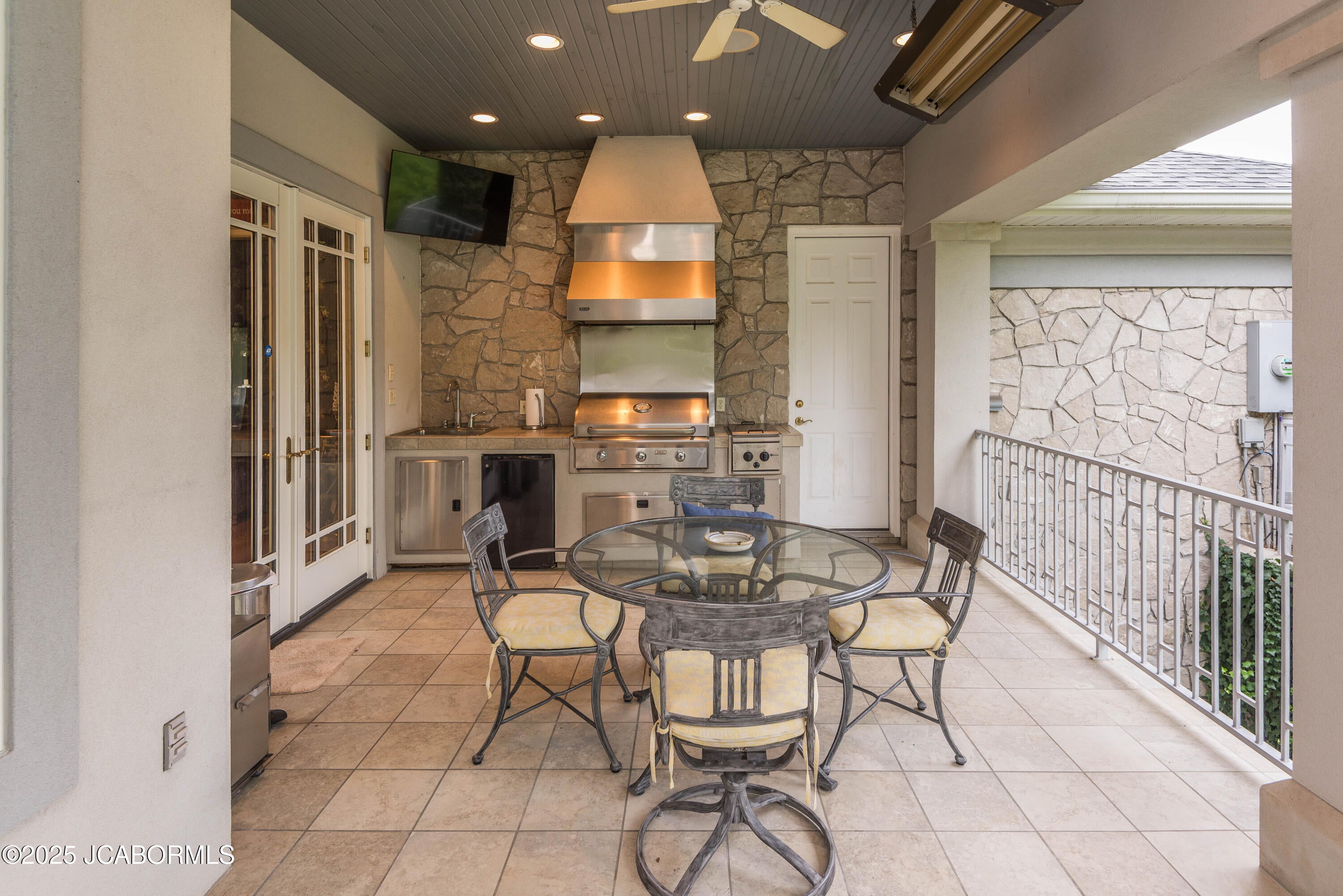 Jefferson City, Missouri, 65109, United States, 4 Bedrooms Bedrooms, ,5 BathroomsBathrooms,Residential,Active,1954411