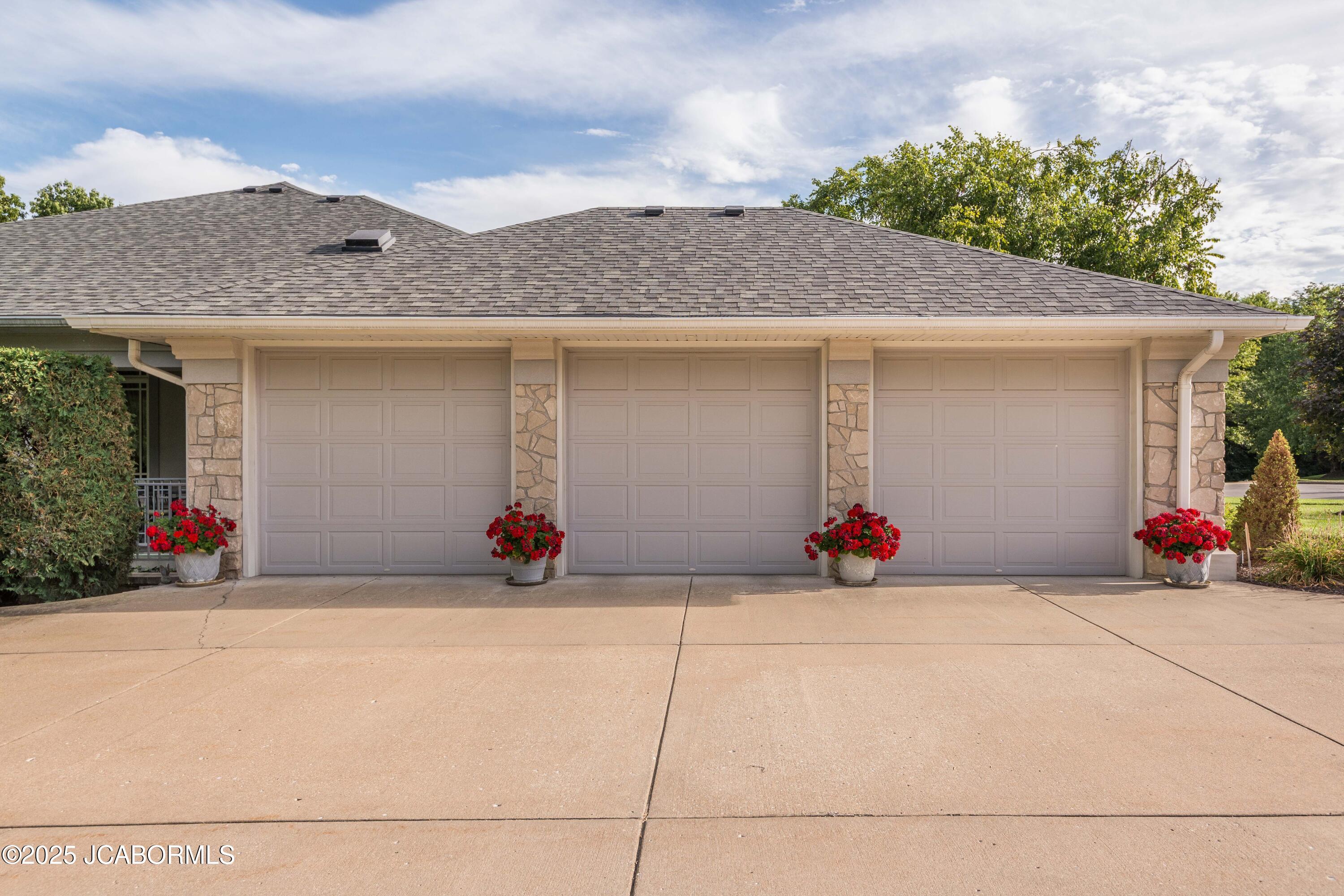 Jefferson City, Missouri, 65109, United States, 4 Bedrooms Bedrooms, ,5 BathroomsBathrooms,Residential,Active,1954411