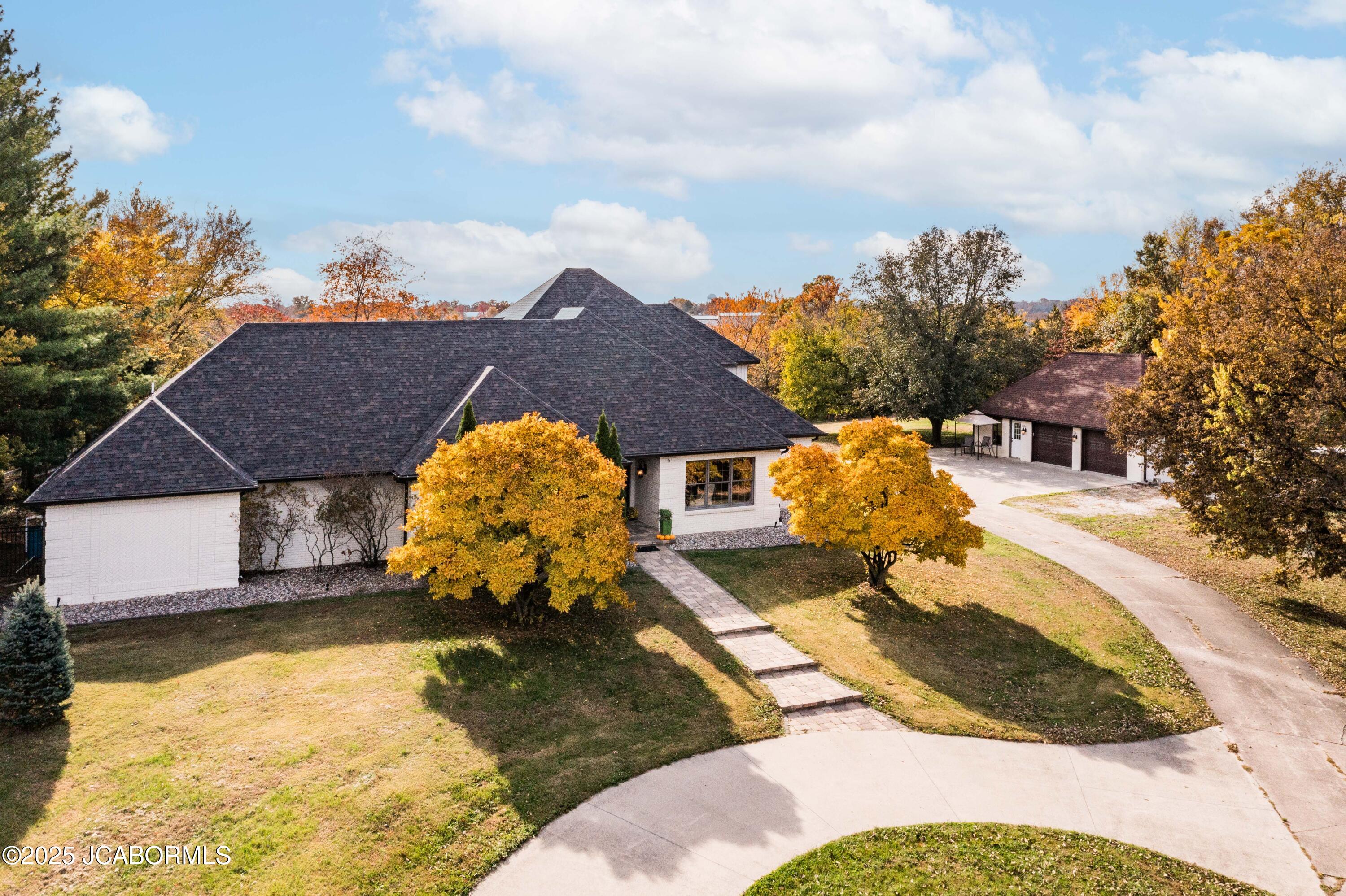 Jefferson City, Missouri, 65109, United States, 4 Bedrooms Bedrooms, ,4 BathroomsBathrooms,Residential,Active,1990026