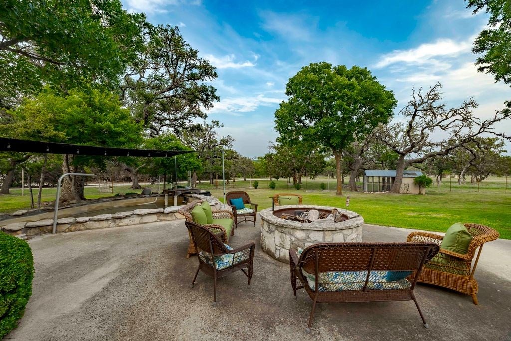 Kerrville, Texas, 78028, United States, 6 Bedrooms Bedrooms, ,3 BathroomsBathrooms,Residential,Active,1884989