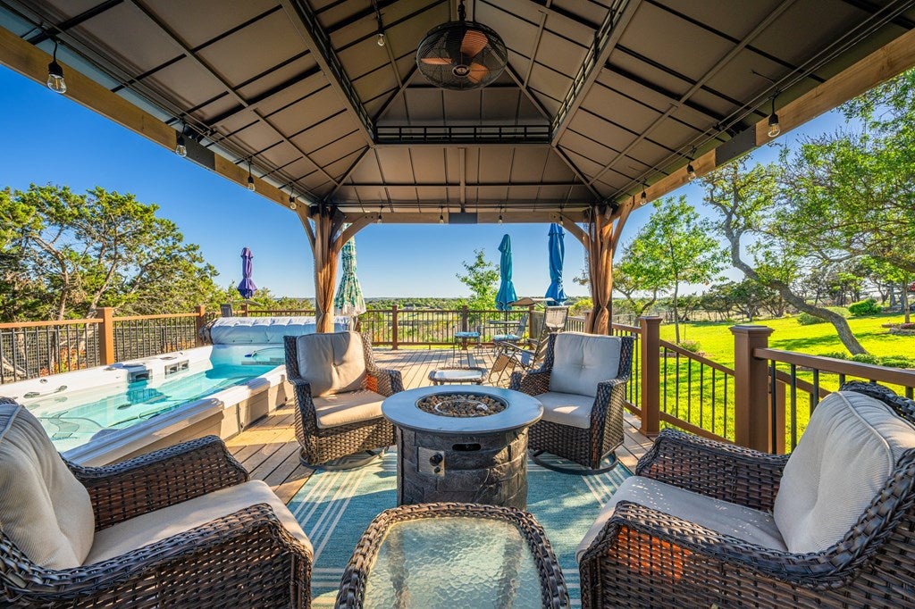 Kerrville, Texas, 78028, United States, 3 Bedrooms Bedrooms, ,4 BathroomsBathrooms,Residential,Active,1788488