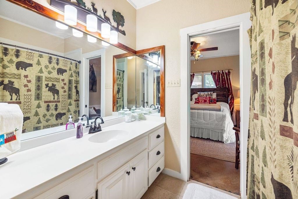 Kerrville, Texas, 78028, United States, 6 Bedrooms Bedrooms, ,3 BathroomsBathrooms,Residential,Active,1884989