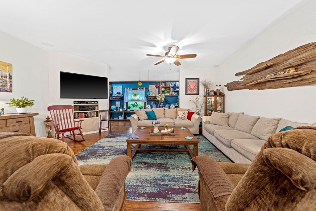 Kerrville, Texas, 78028, United States, 3 Bedrooms Bedrooms, ,2 BathroomsBathrooms,Residential,Active,1913035