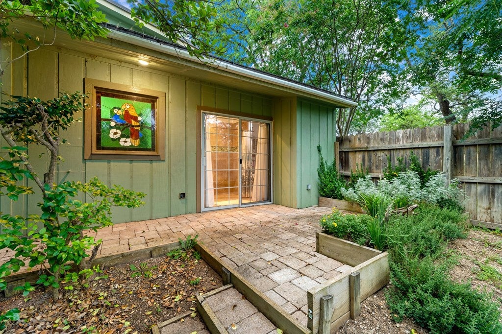 Kerrville, Texas, 78028, United States, 3 Bedrooms Bedrooms, ,2 BathroomsBathrooms,Residential,Active,1913035