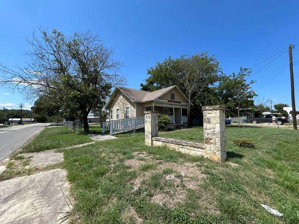 1421 BROADWAY, KERRVILLE, TX 78028, photo 1 of 15