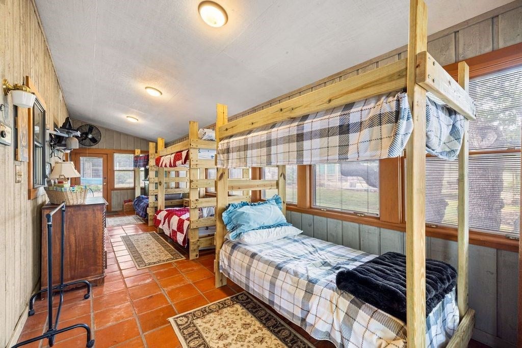 Kerrville, Texas, 78028, United States, 6 Bedrooms Bedrooms, ,3 BathroomsBathrooms,Residential,Active,1884989