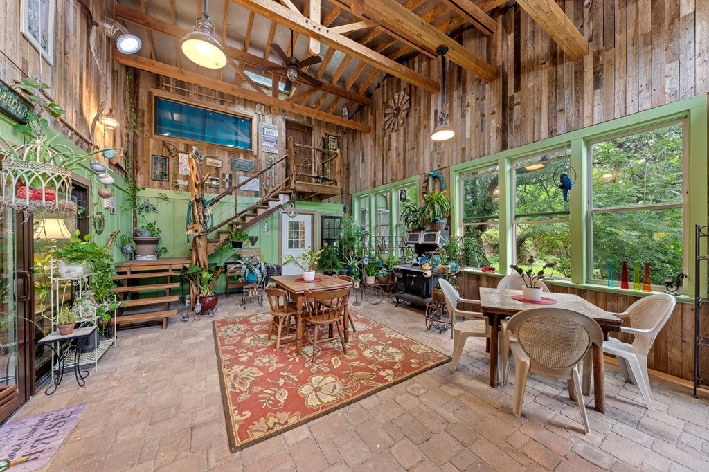 Kerrville, Texas, 78028, United States, 3 Bedrooms Bedrooms, ,2 BathroomsBathrooms,Residential,Active,1913035