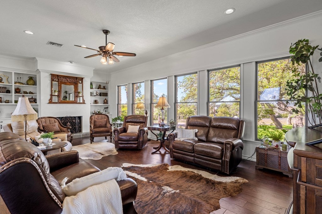 Kerrville, Texas, 78028, United States, 3 Bedrooms Bedrooms, ,4 BathroomsBathrooms,Residential,Active,1788552