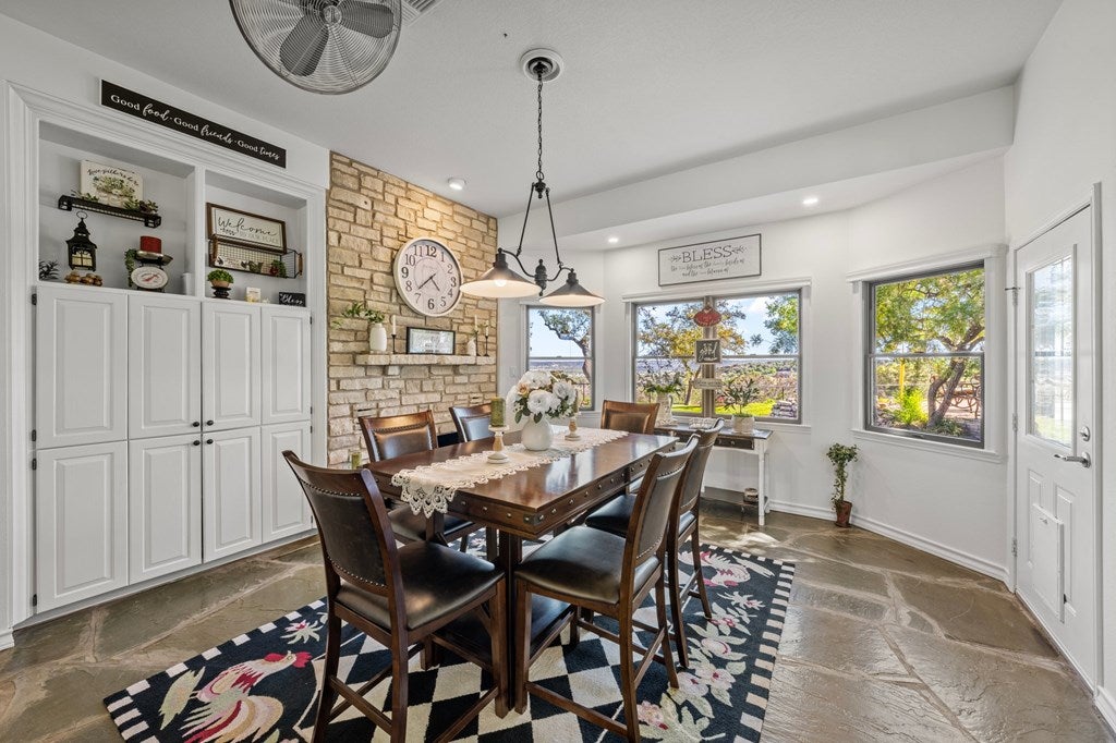 Kerrville, Texas, 78028, United States, 3 Bedrooms Bedrooms, ,4 BathroomsBathrooms,Residential,Active,1788488