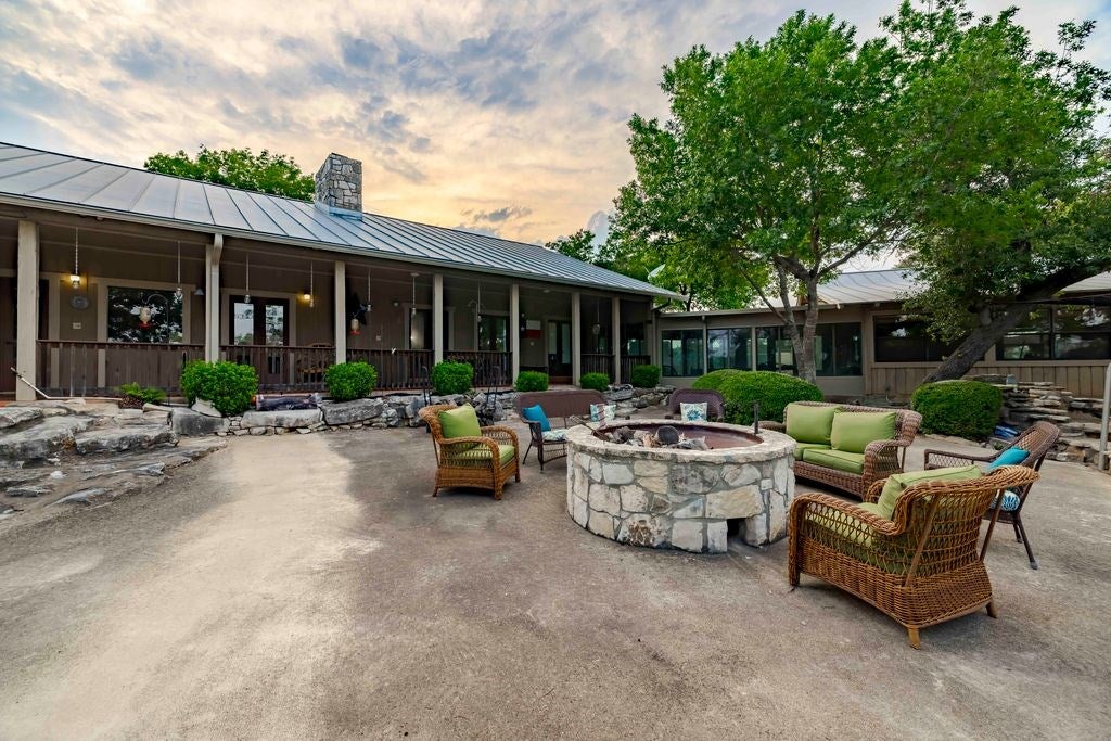 Kerrville, Texas, 78028, United States, 6 Bedrooms Bedrooms, ,3 BathroomsBathrooms,Residential,Active,1884989