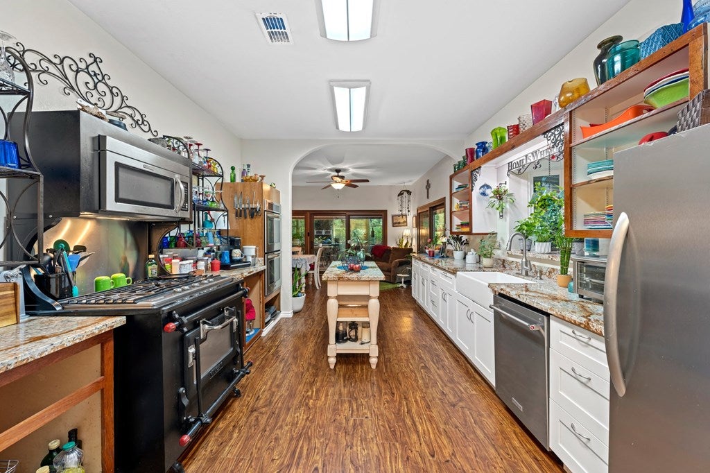 Kerrville, Texas, 78028, United States, 3 Bedrooms Bedrooms, ,2 BathroomsBathrooms,Residential,Active,1913035