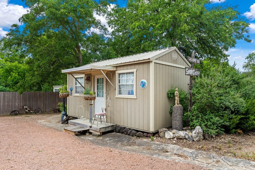 Kerrville, Texas, 78028, United States, 3 Bedrooms Bedrooms, ,2 BathroomsBathrooms,Residential,Active,1913035