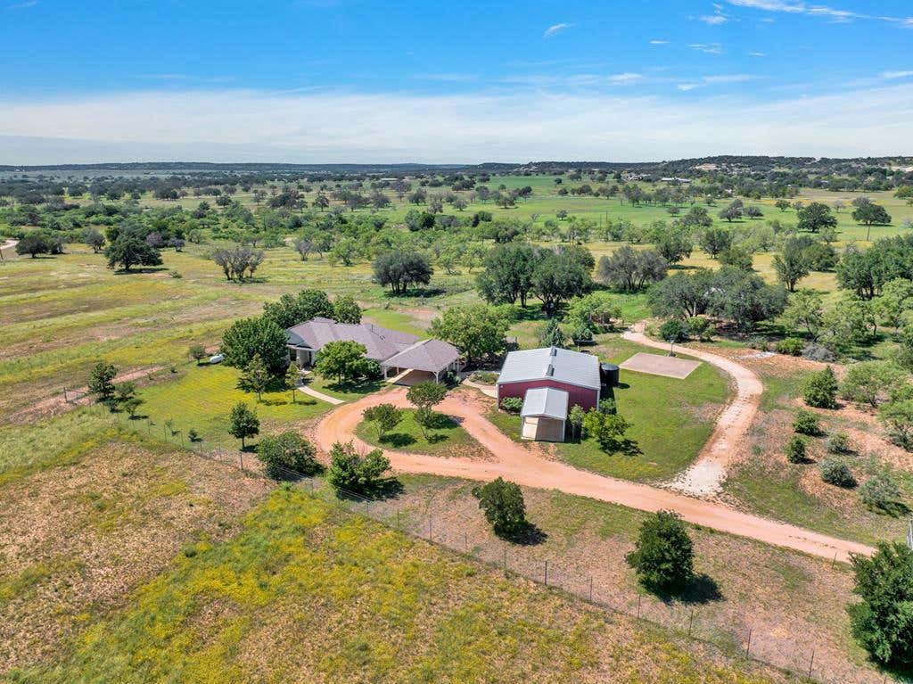 686 MORRIS TIVYDALE RD, FREDERICKSBURG, TX 78624, photo 1 of 67